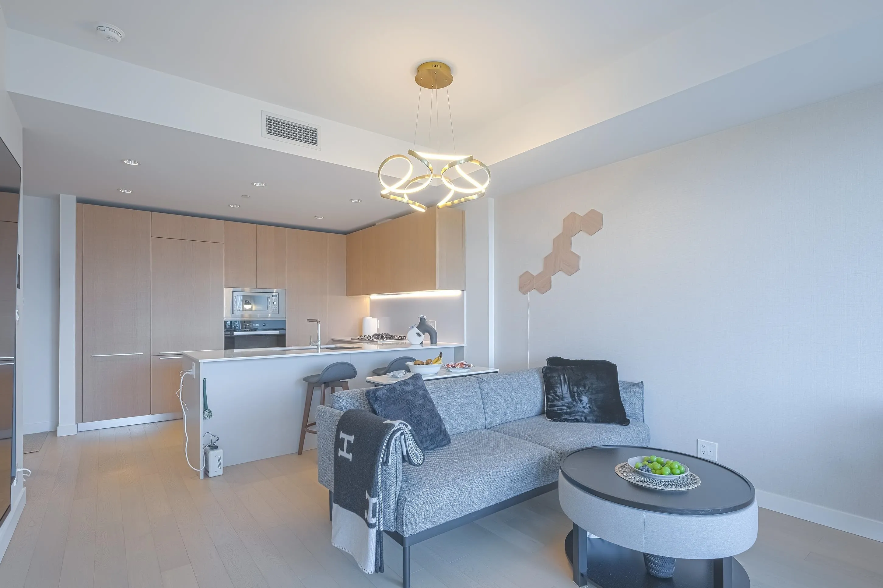 606 6622 Pearson Way
