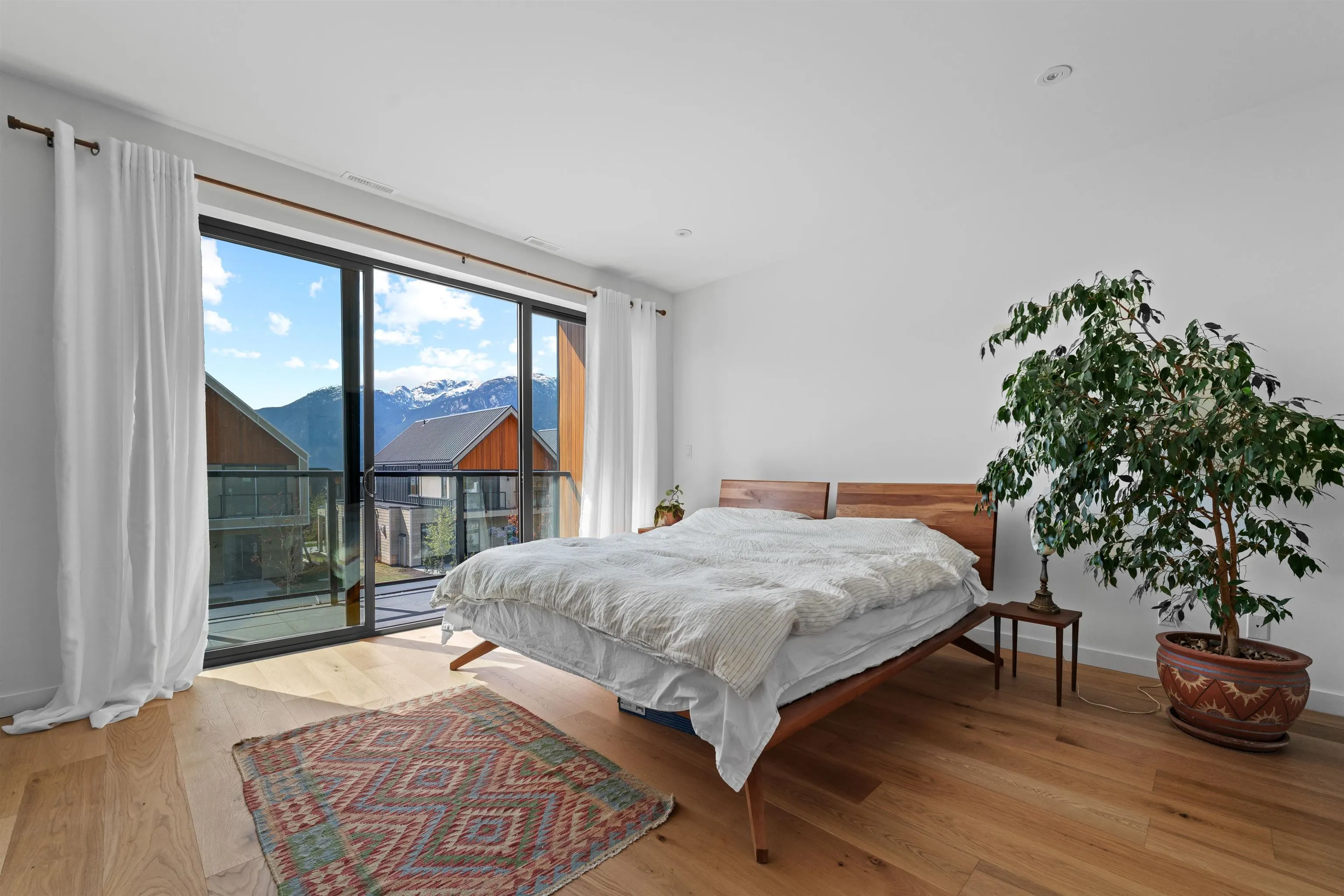 40822 The Crescent