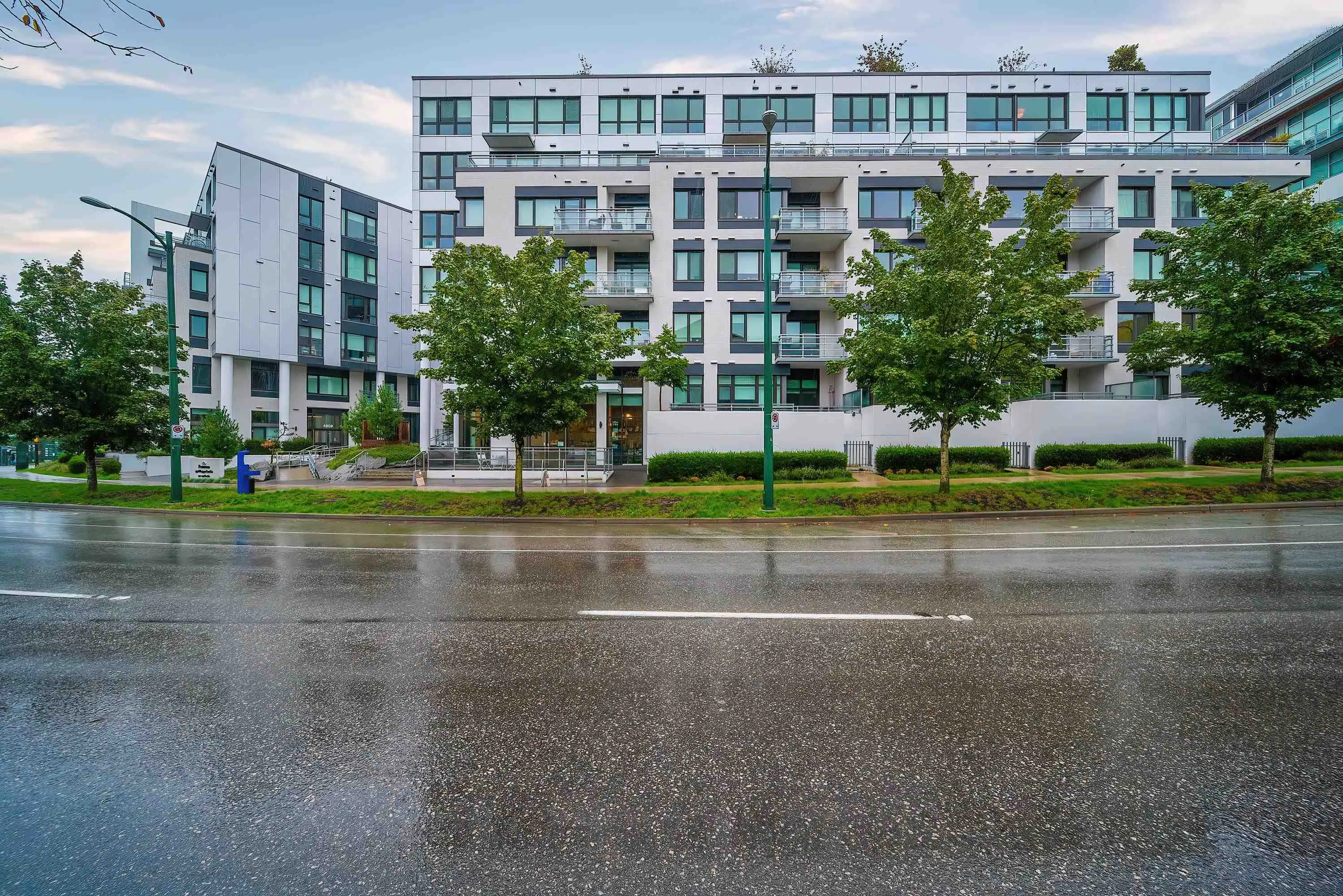 205 4932 Cambie Street