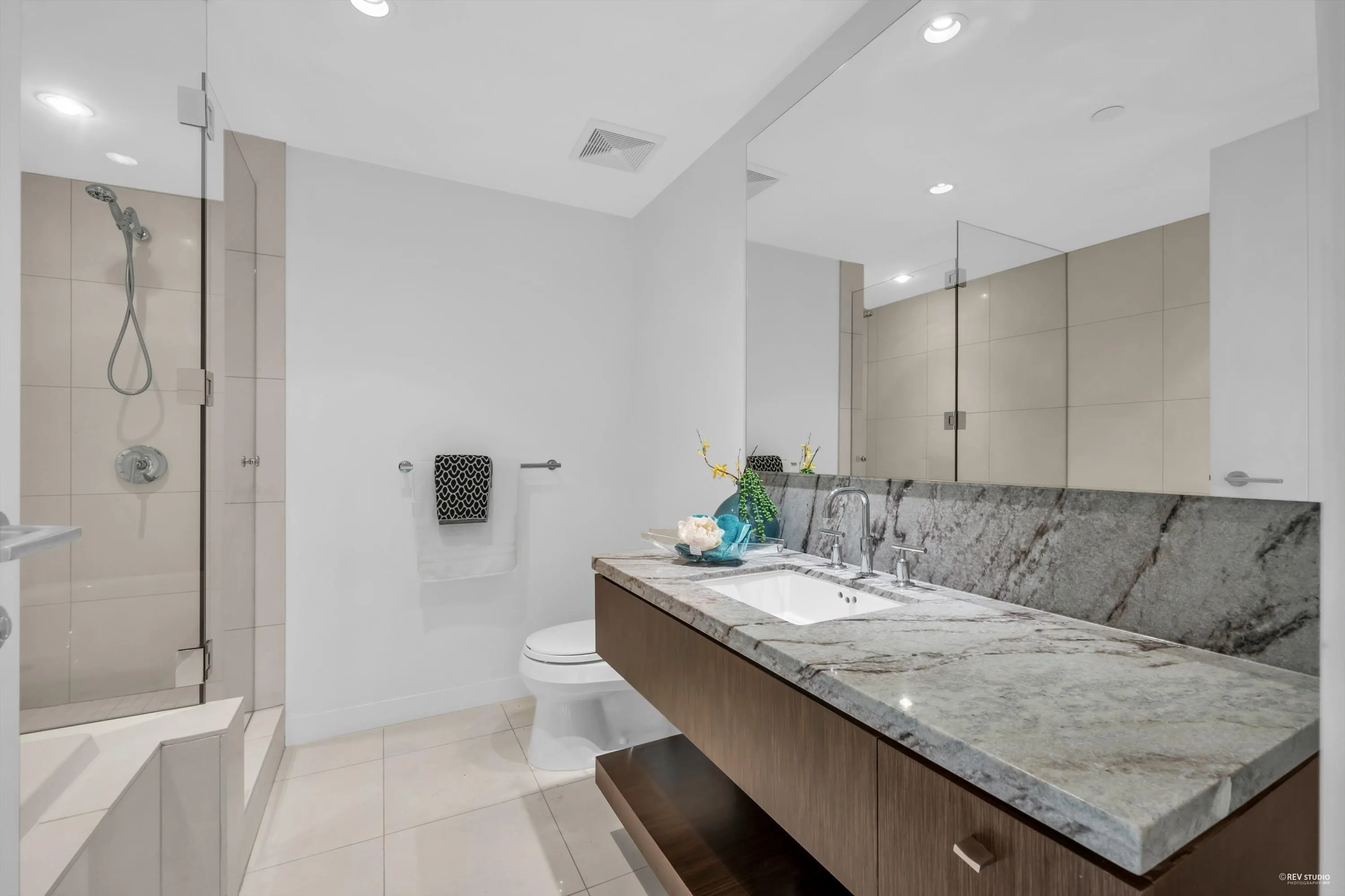 TH10X 1139 W Cordova Street