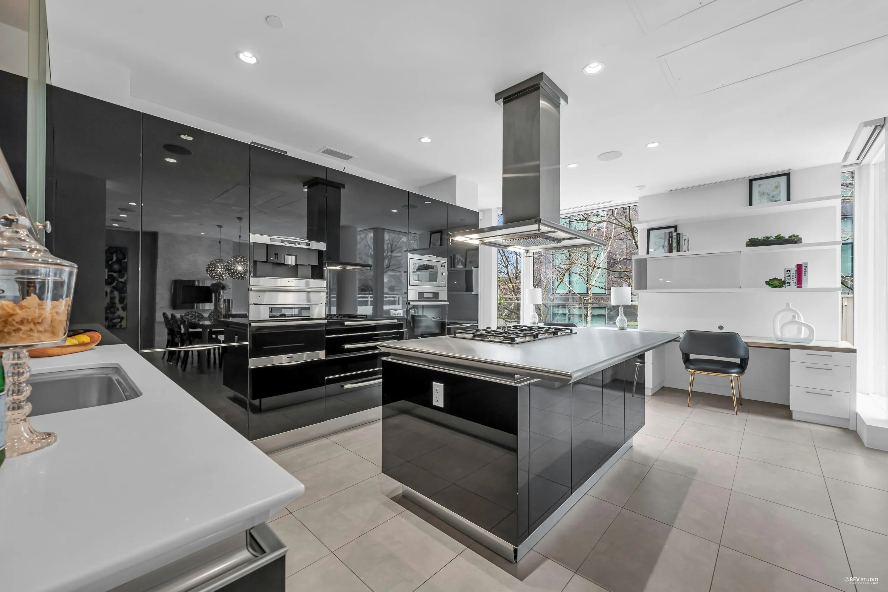 TH10X 1139 W Cordova Street