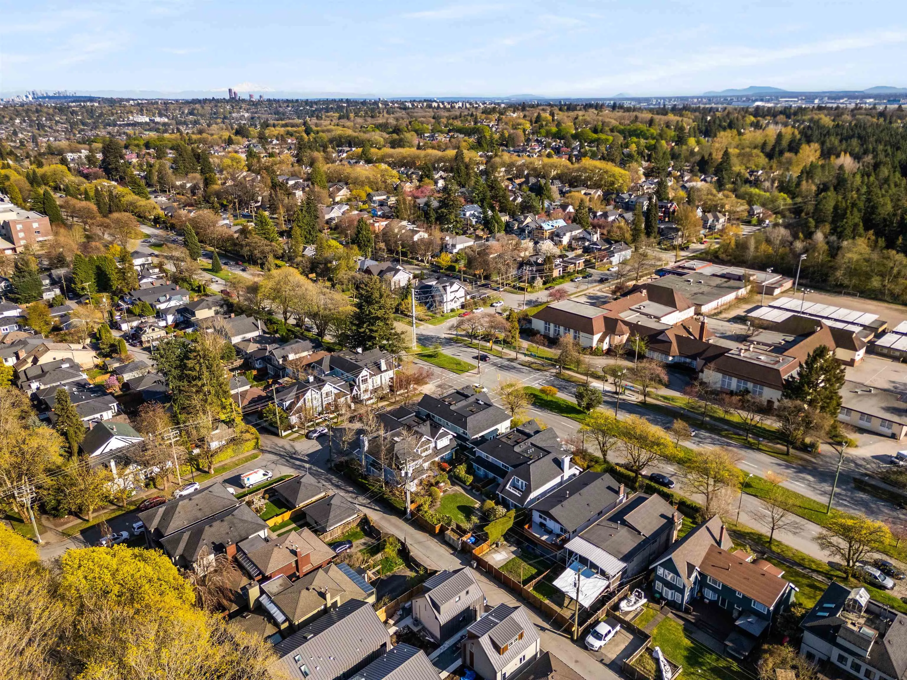 202 3189 Camosun Street