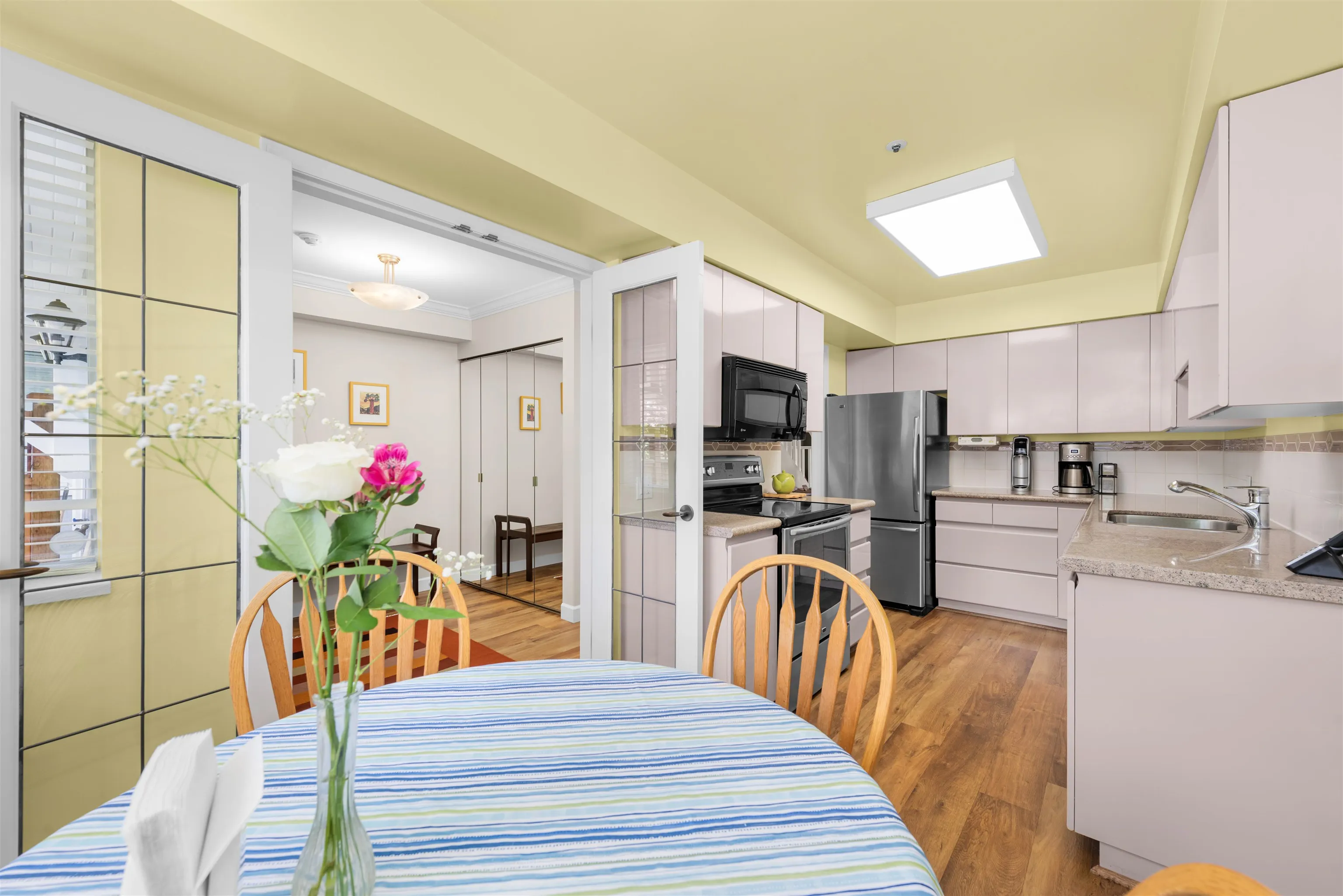 202 3189 Camosun Street