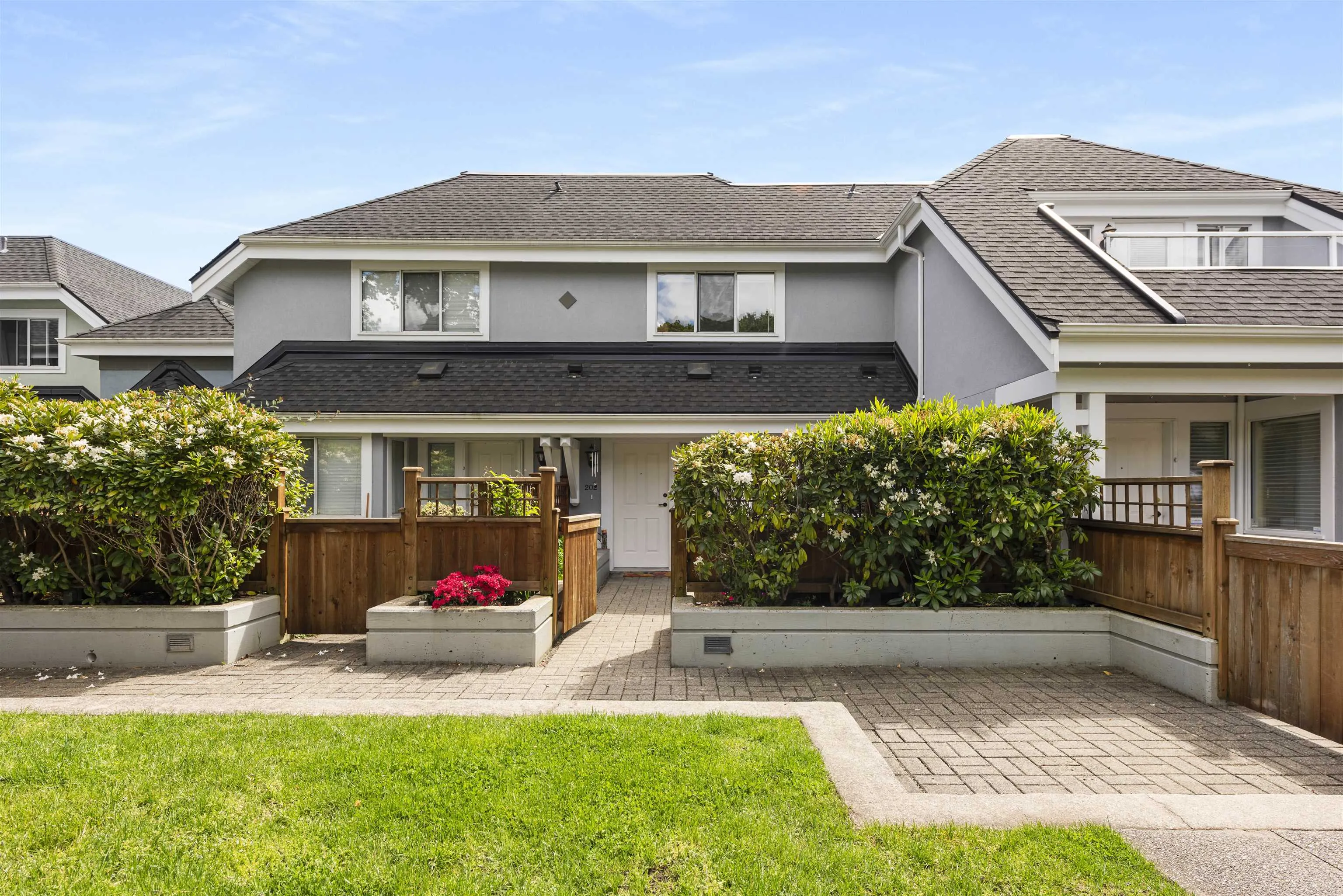 202 3189 Camosun Street