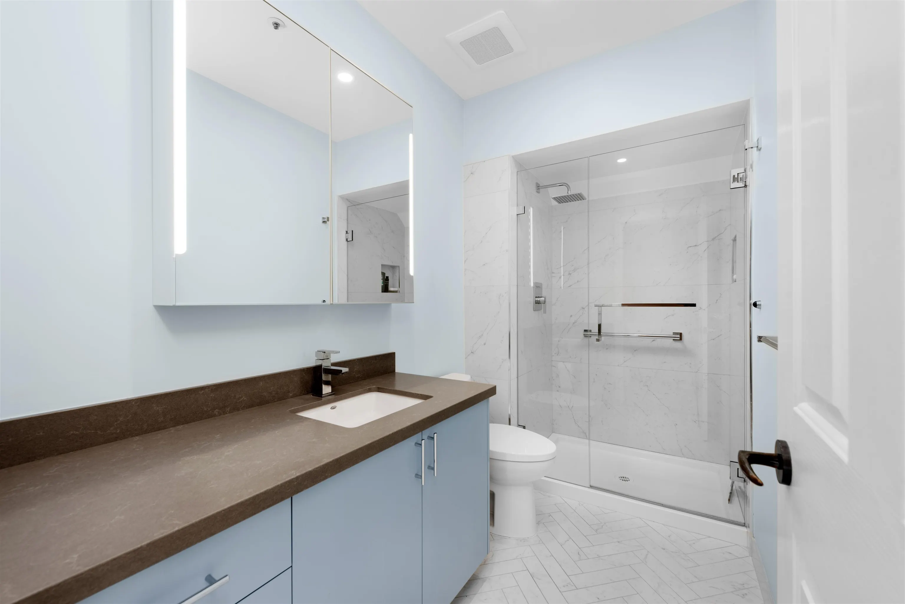 202 3189 Camosun Street