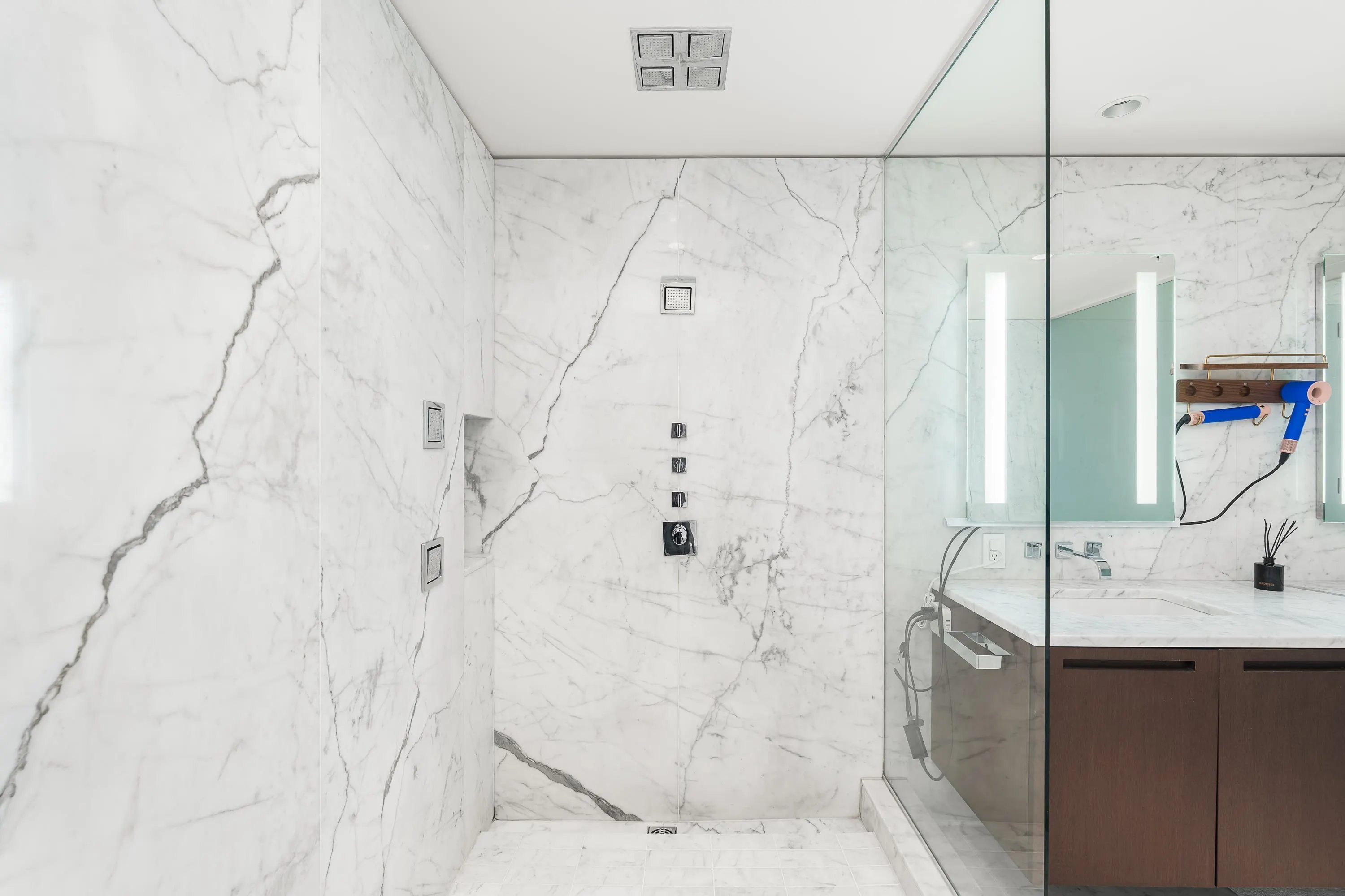 2409 1011 W Cordova Street