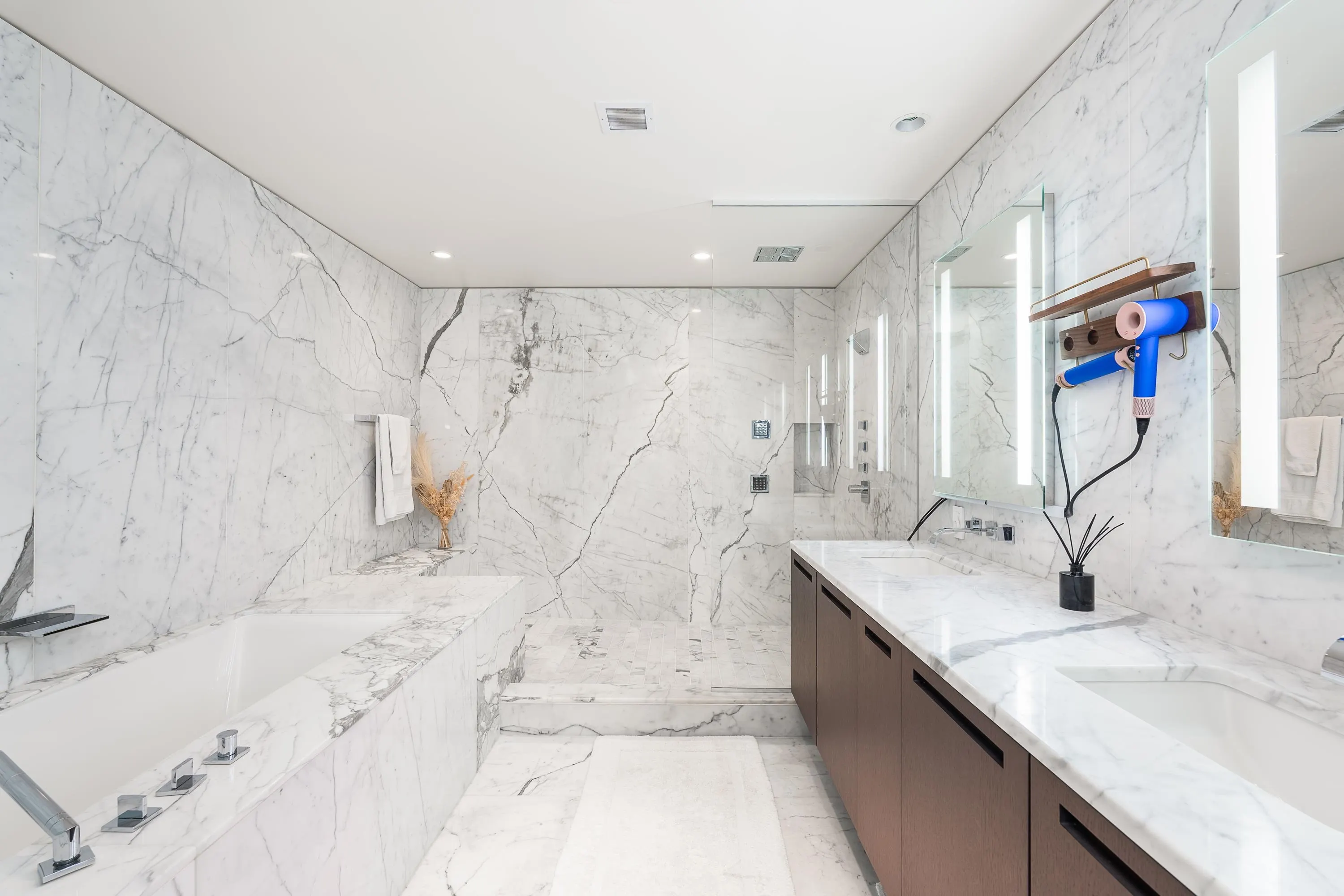 2409 1011 W Cordova Street