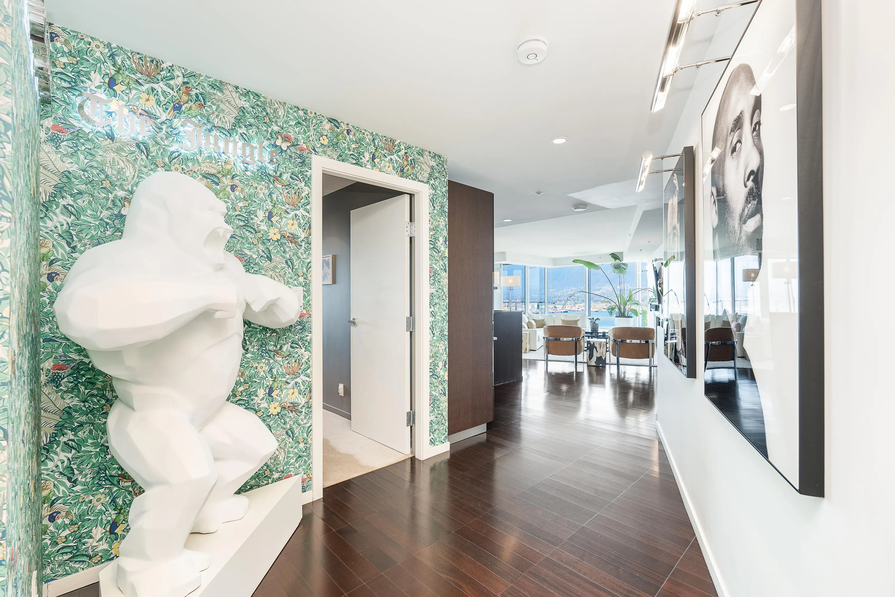 2409 1011 W Cordova Street