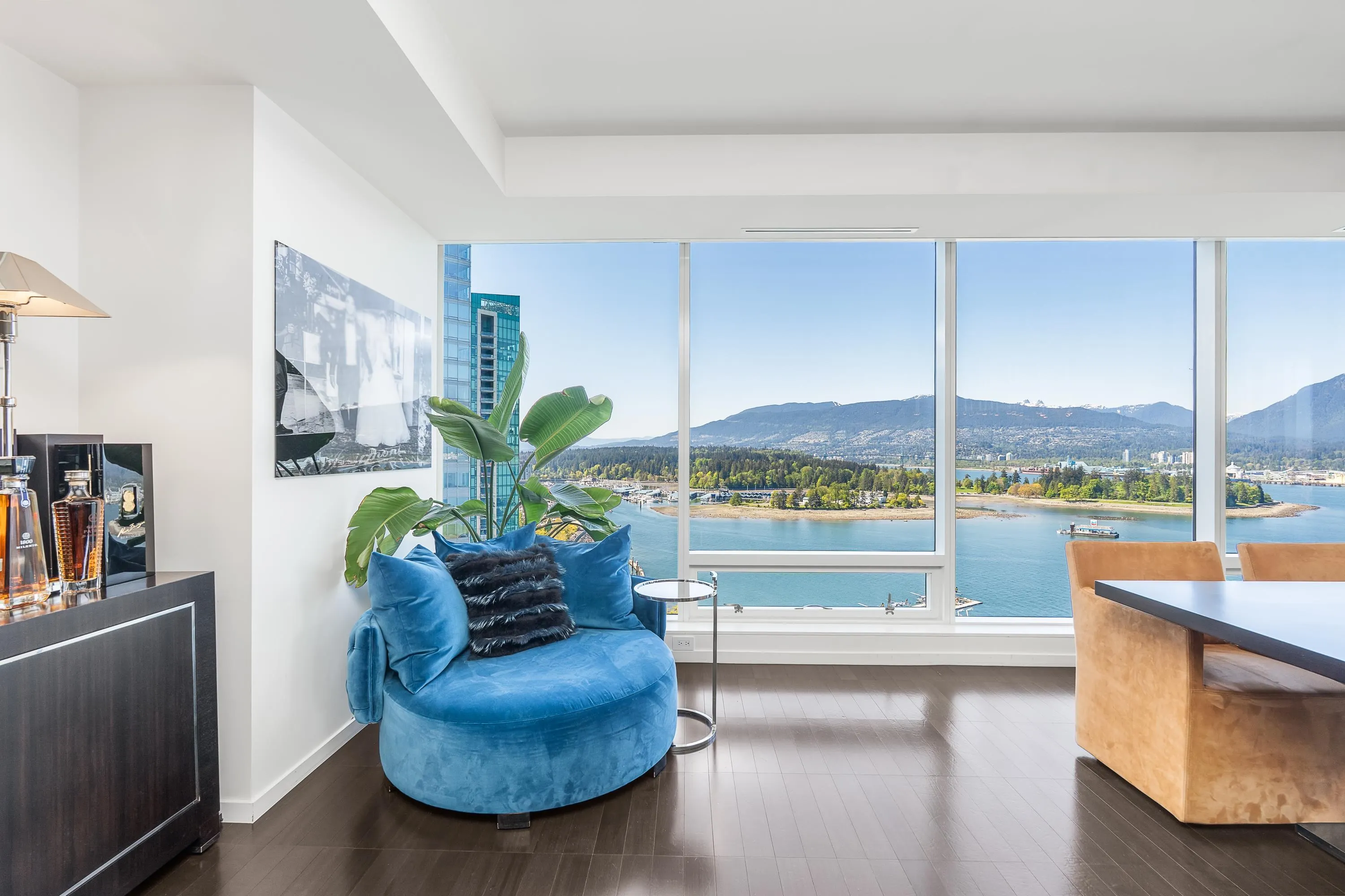 2409 1011 W Cordova Street