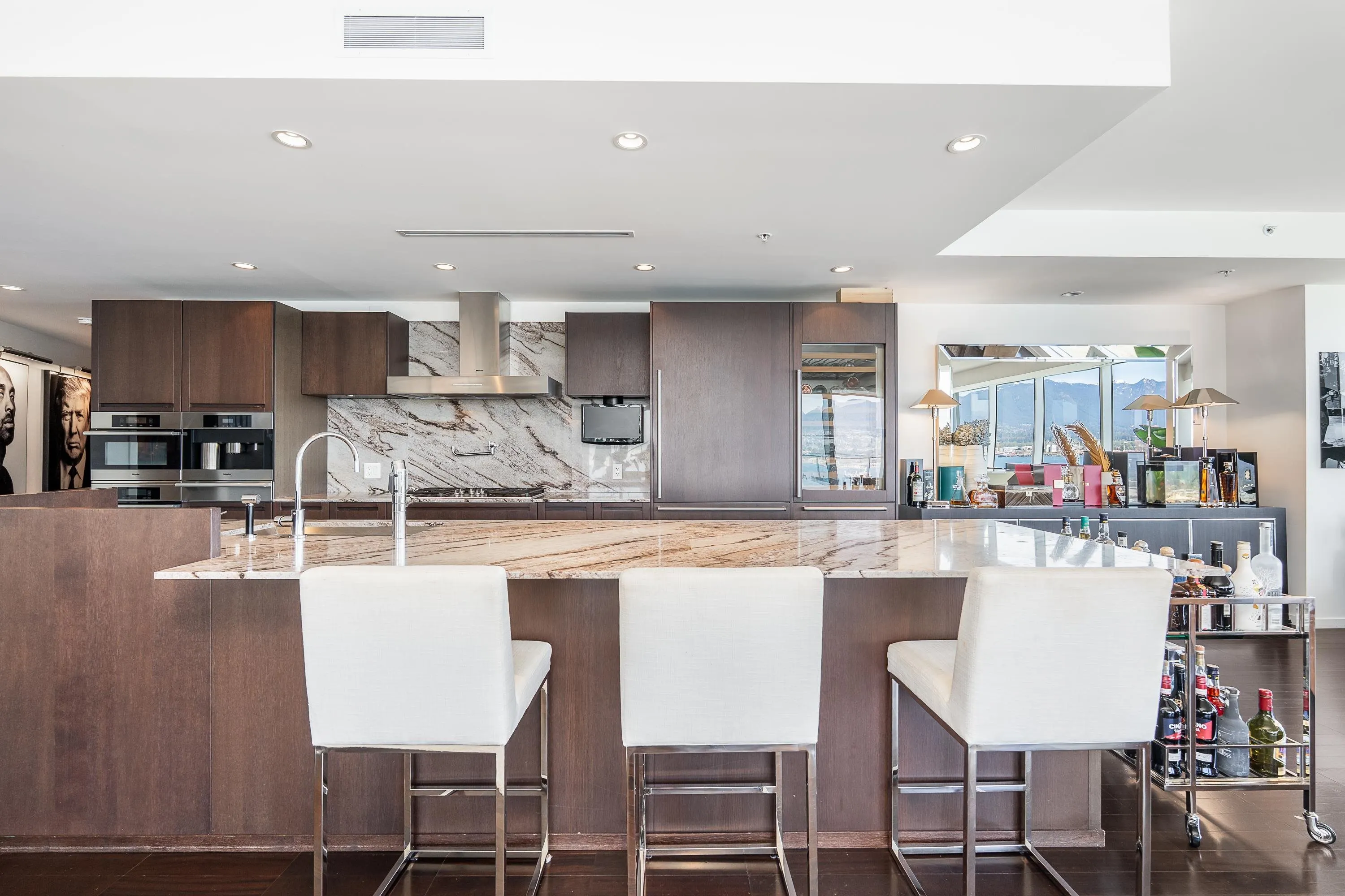 2409 1011 W Cordova Street
