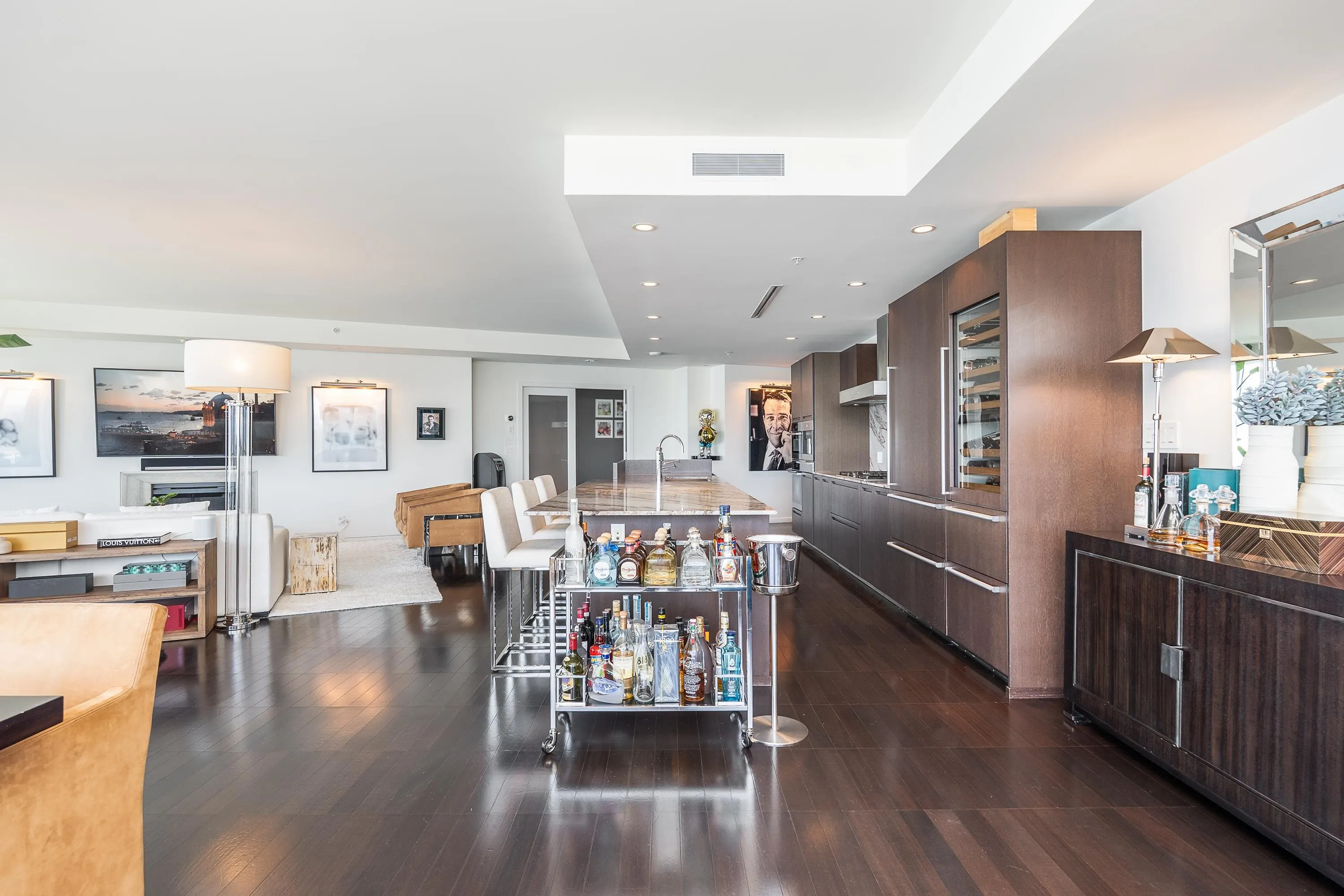 2409 1011 W Cordova Street