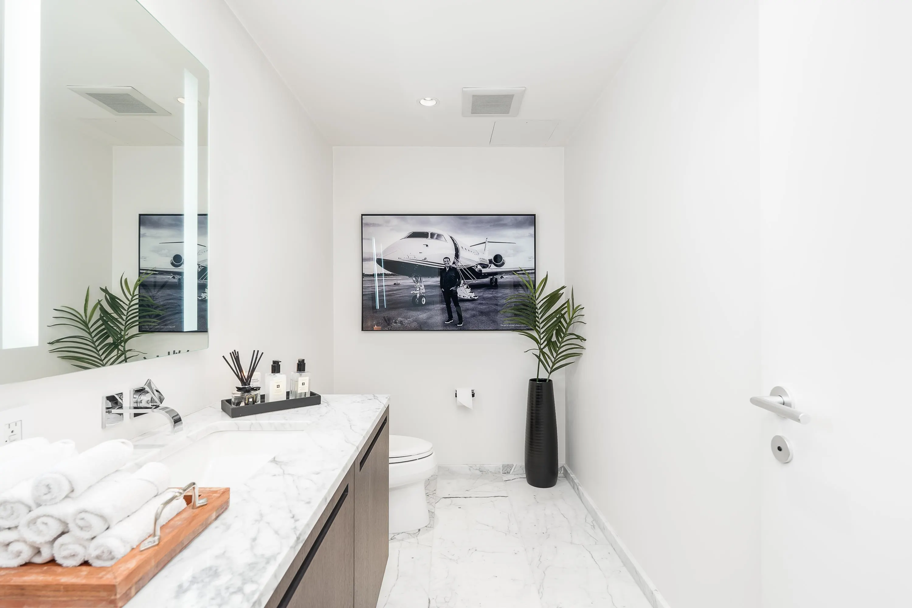 2409 1011 W Cordova Street