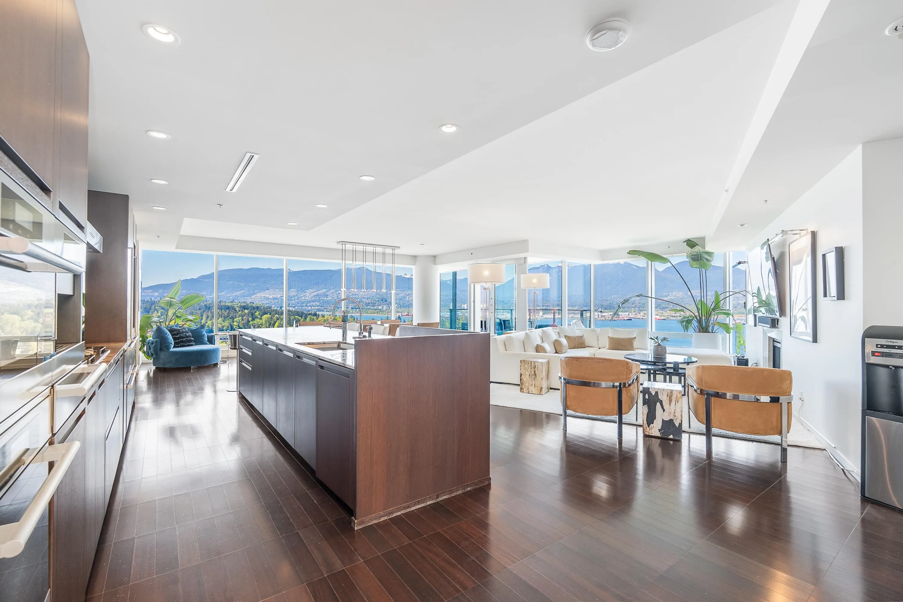 2409 1011 W Cordova Street
