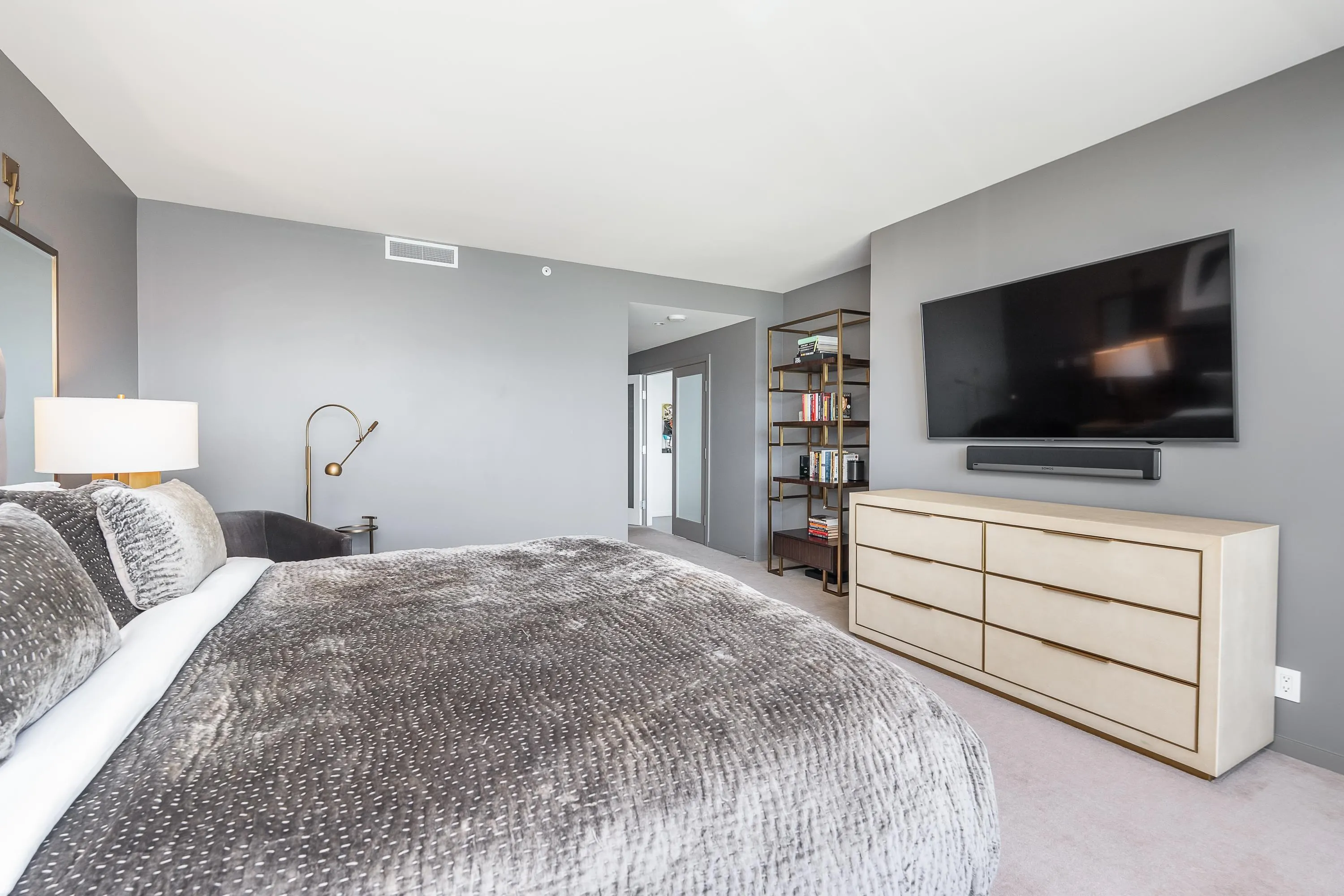 2409 1011 W Cordova Street