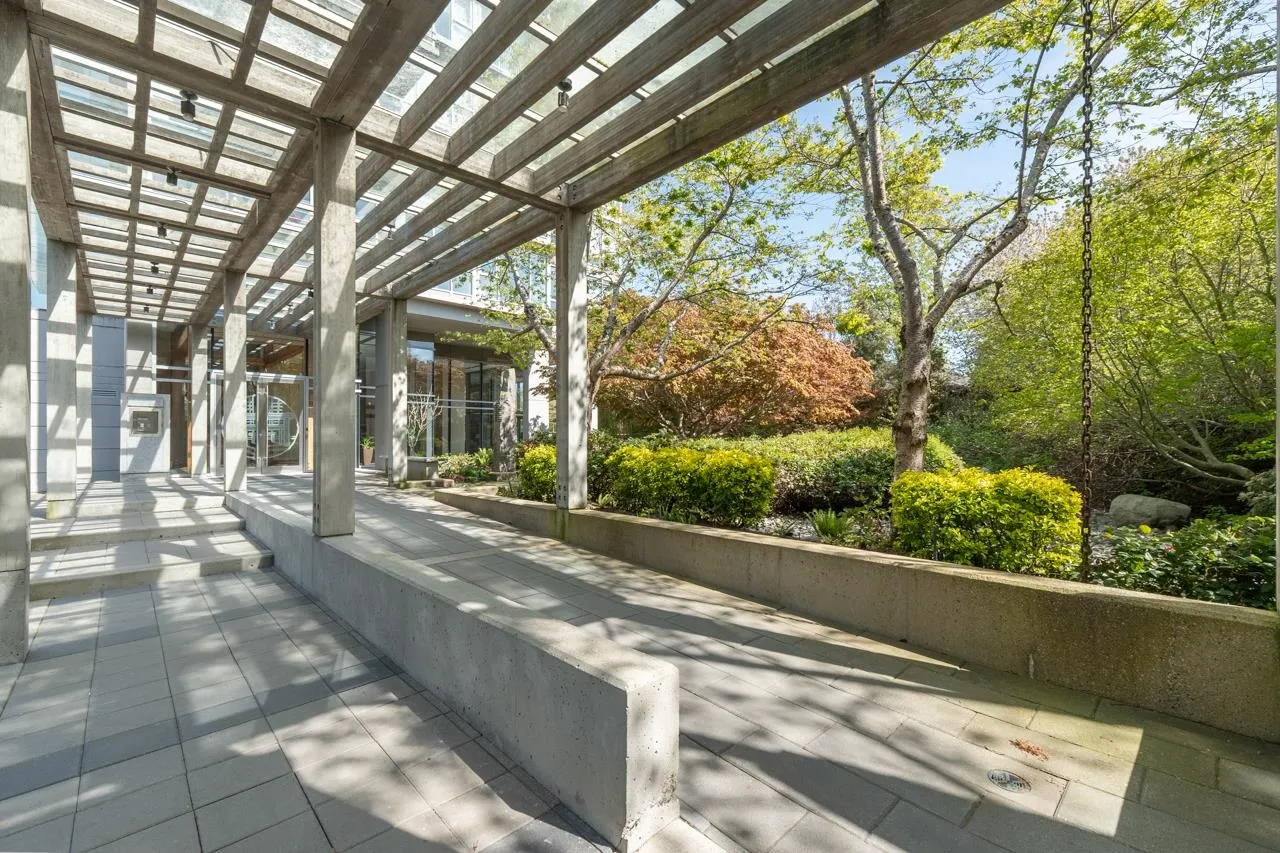 1201 2688 West Mall