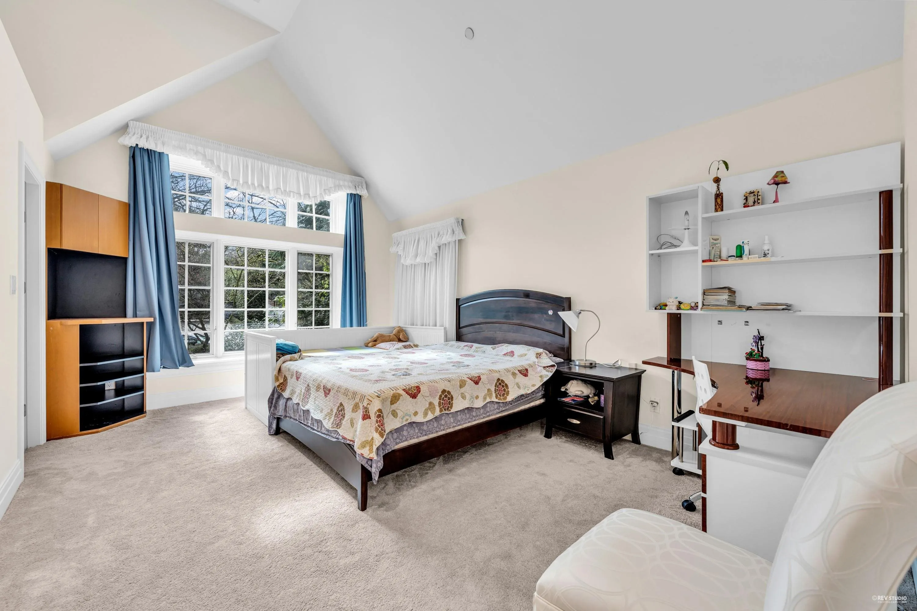 3489 Pine Crescent