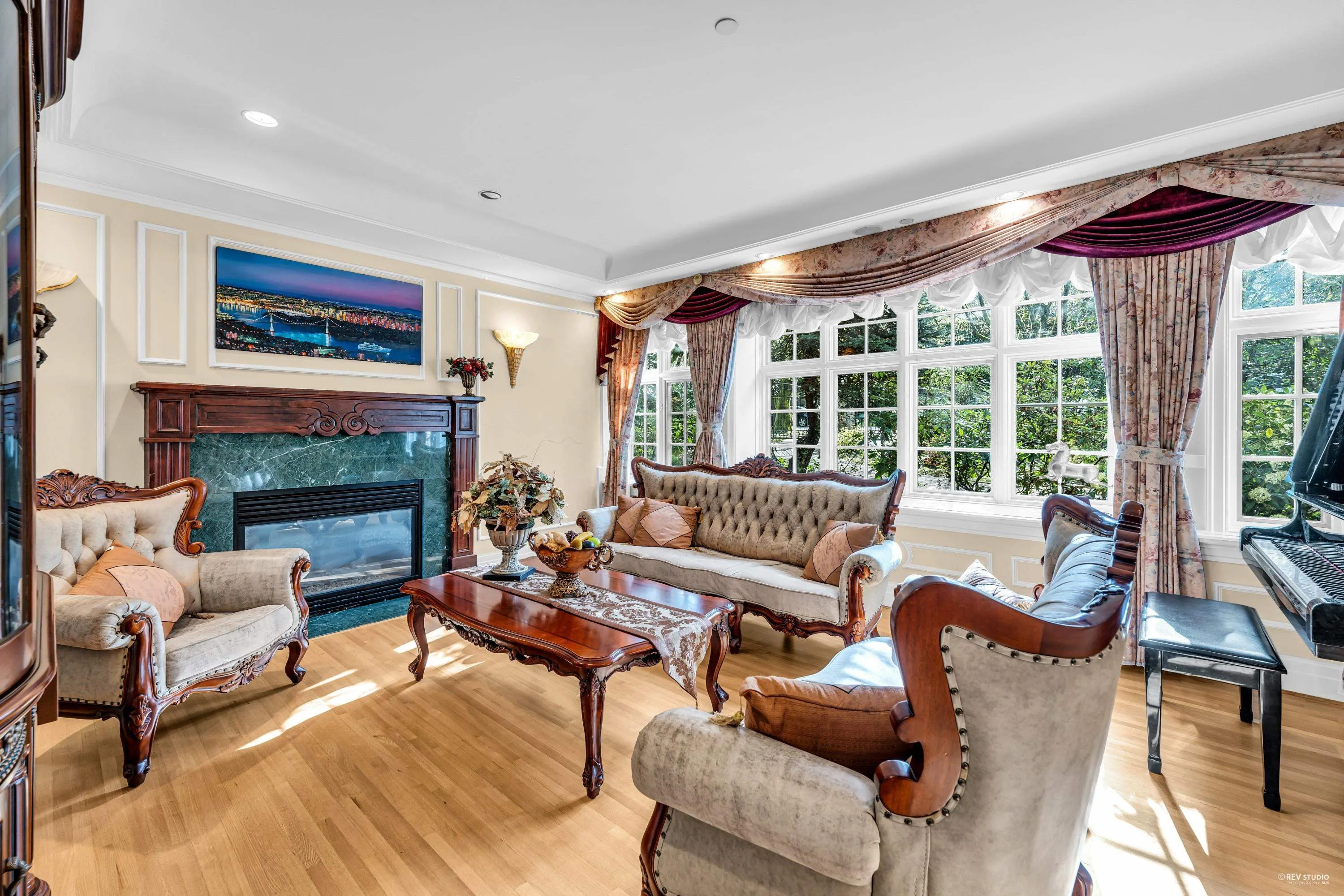 3489 Pine Crescent