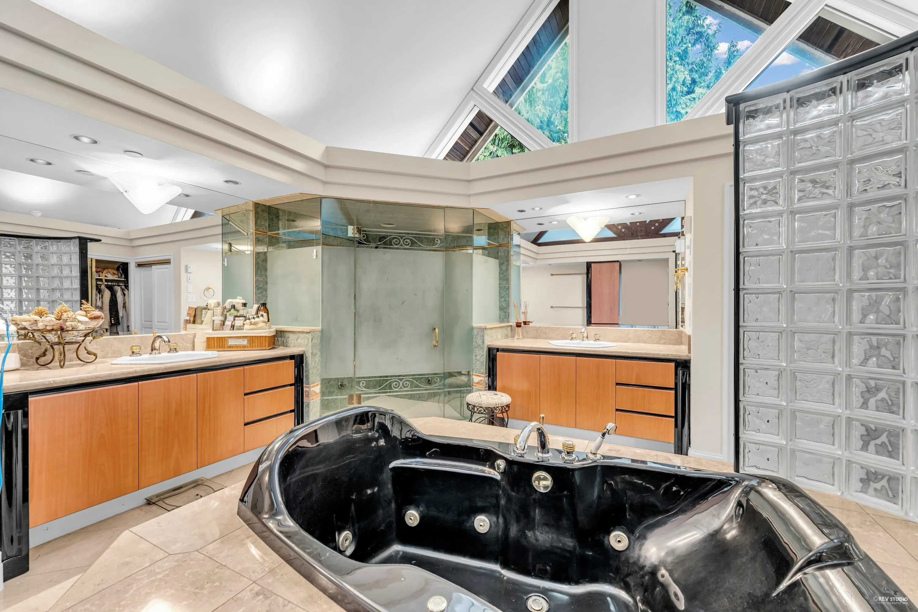 3489 Pine Crescent