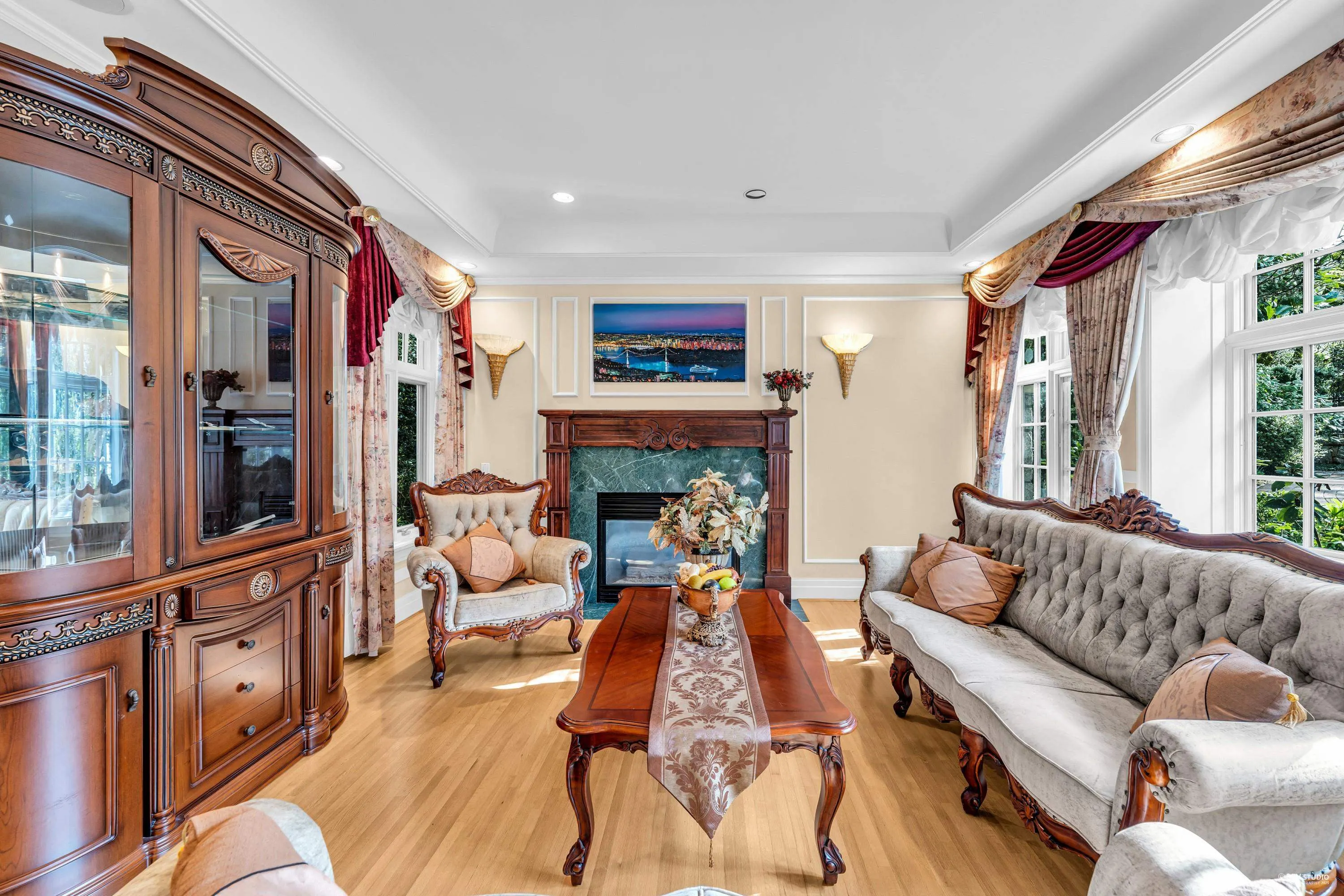 3489 Pine Crescent
