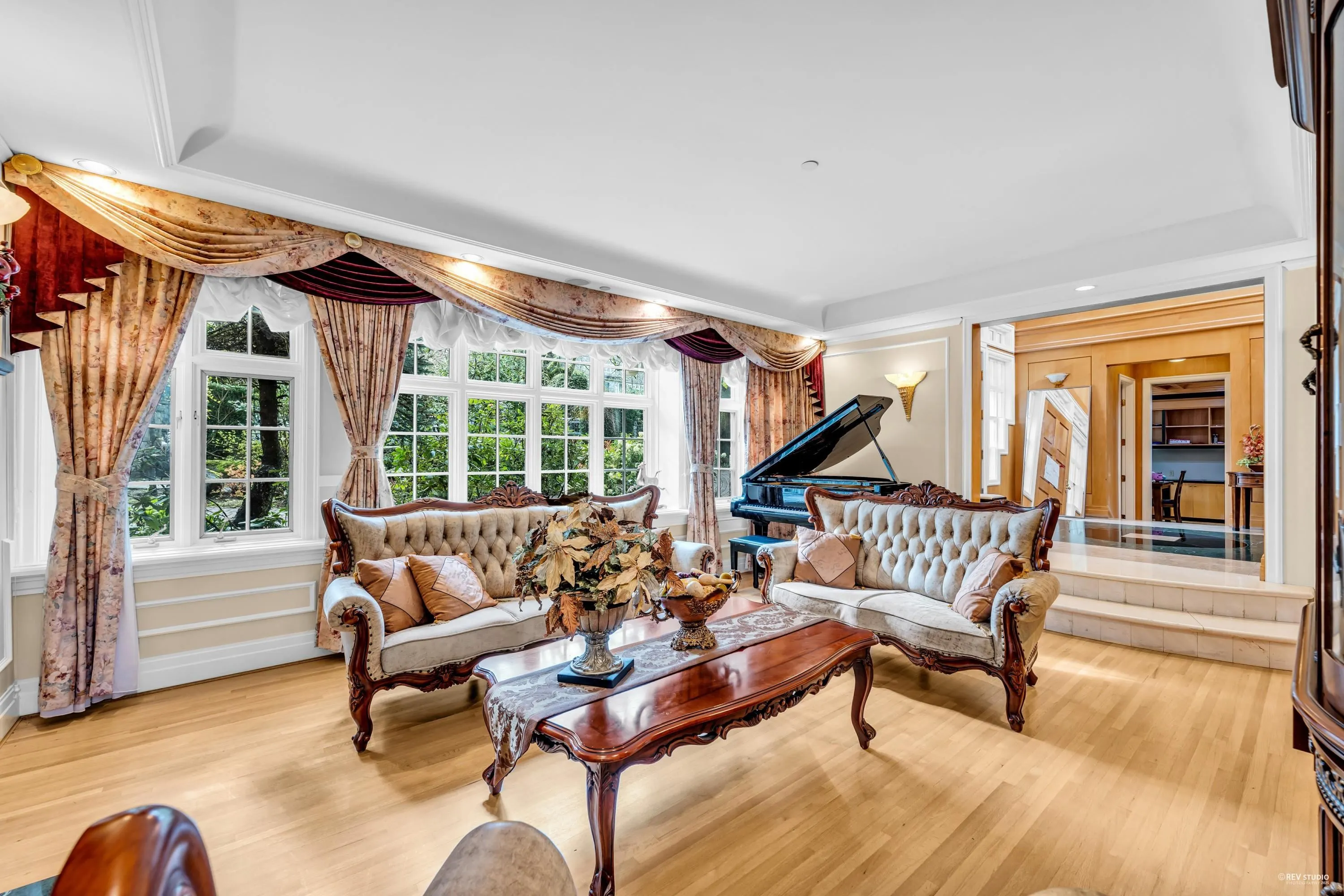 3489 Pine Crescent