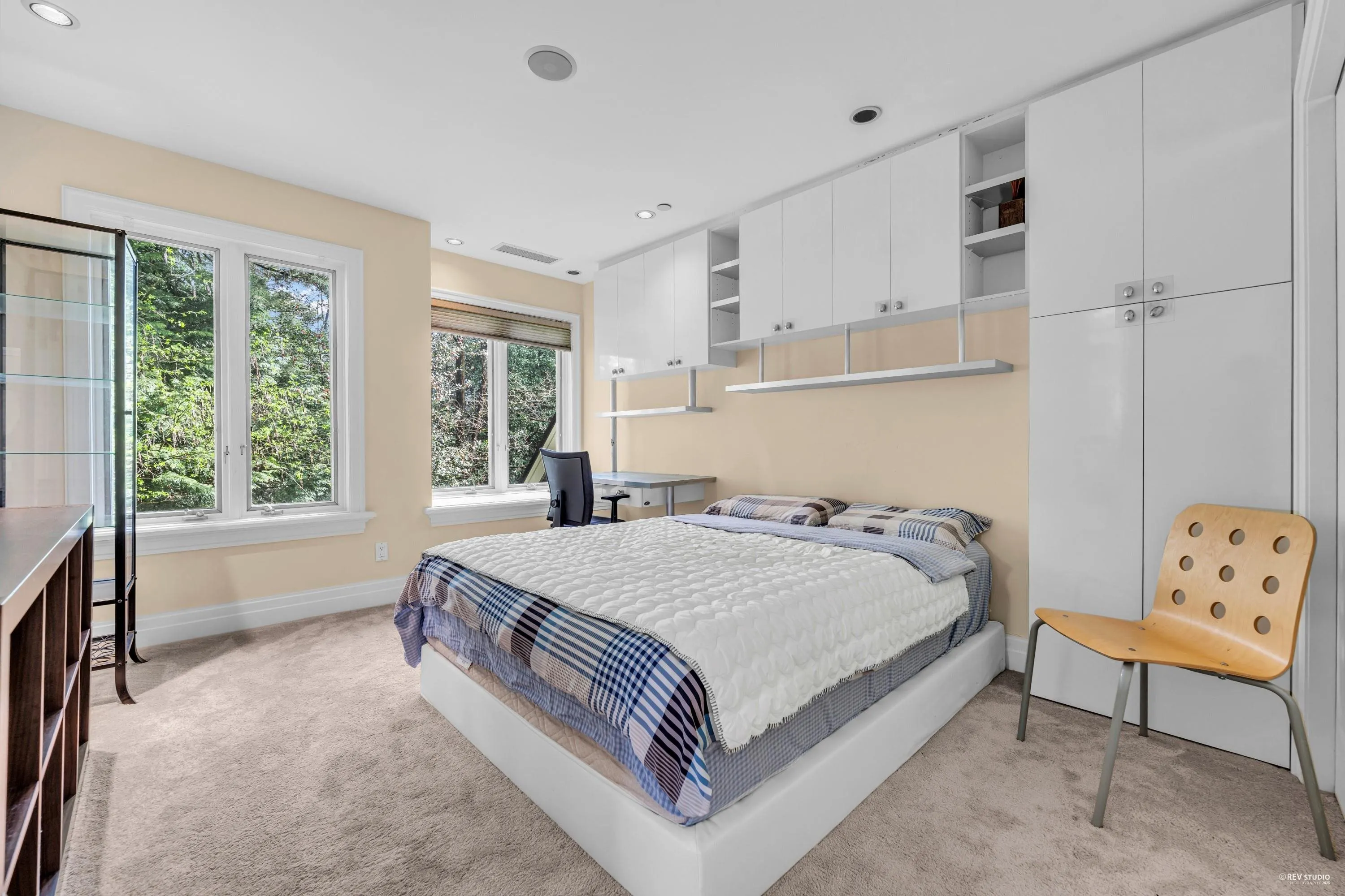 3489 Pine Crescent