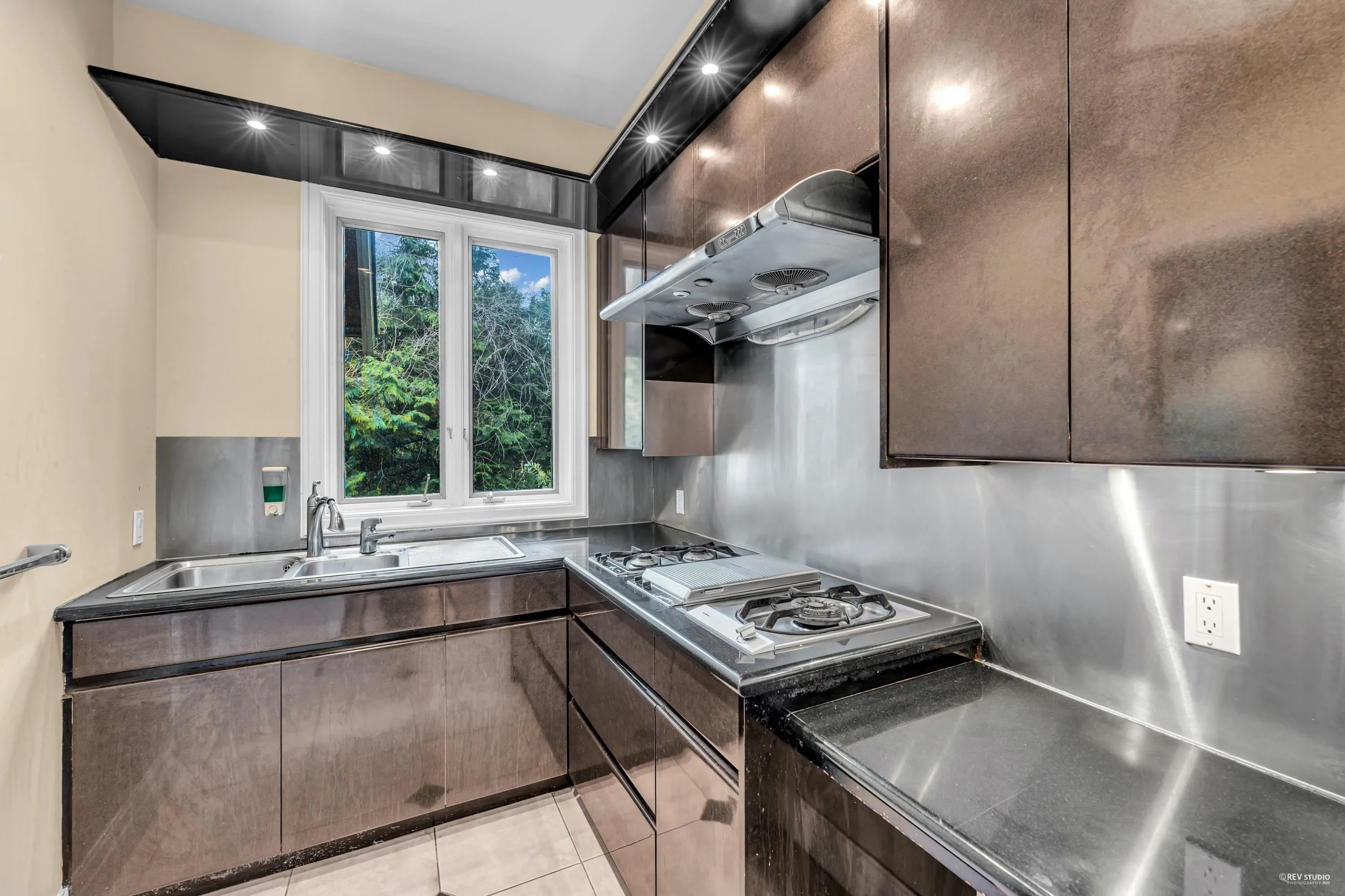 3489 Pine Crescent