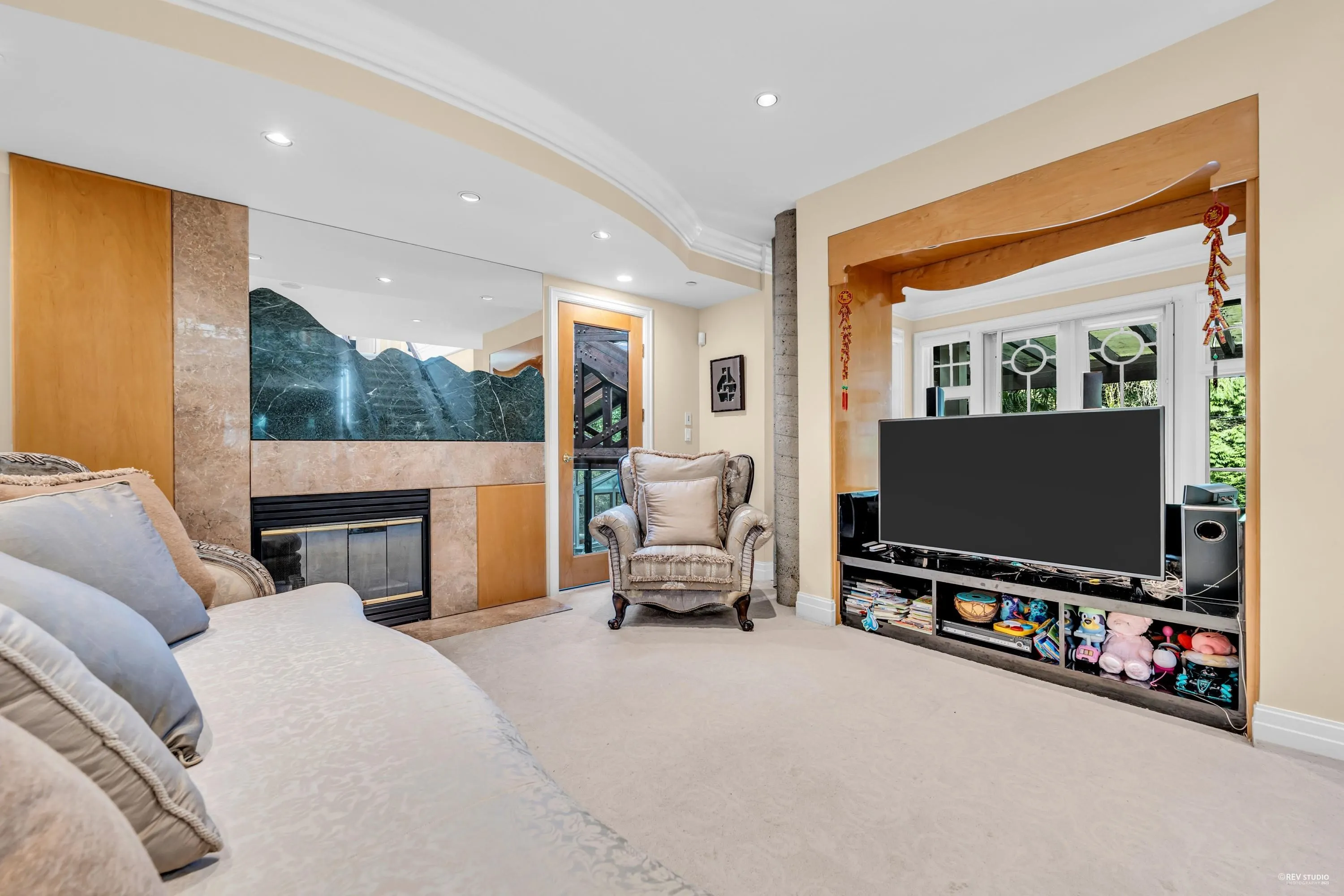3489 Pine Crescent