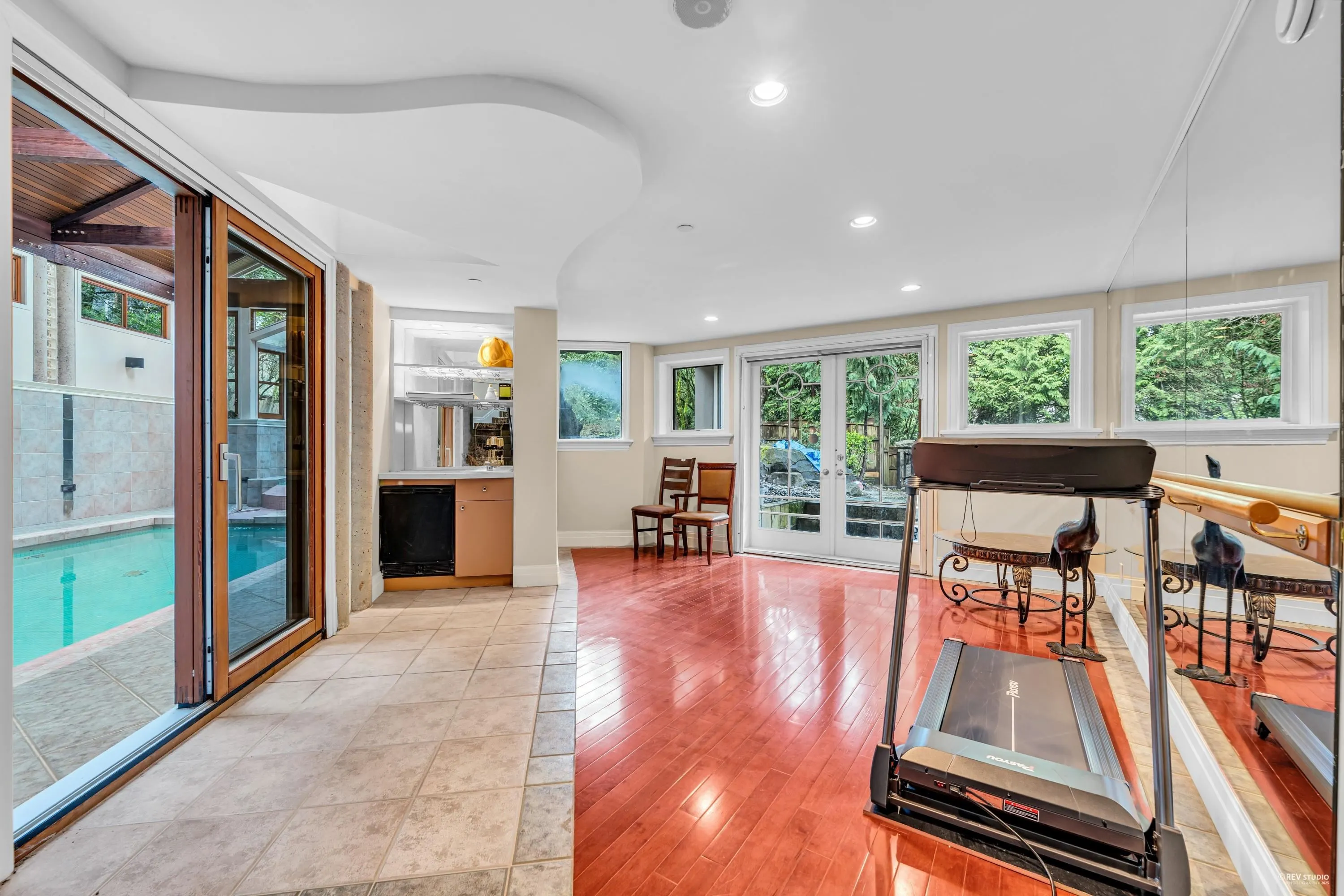 3489 Pine Crescent