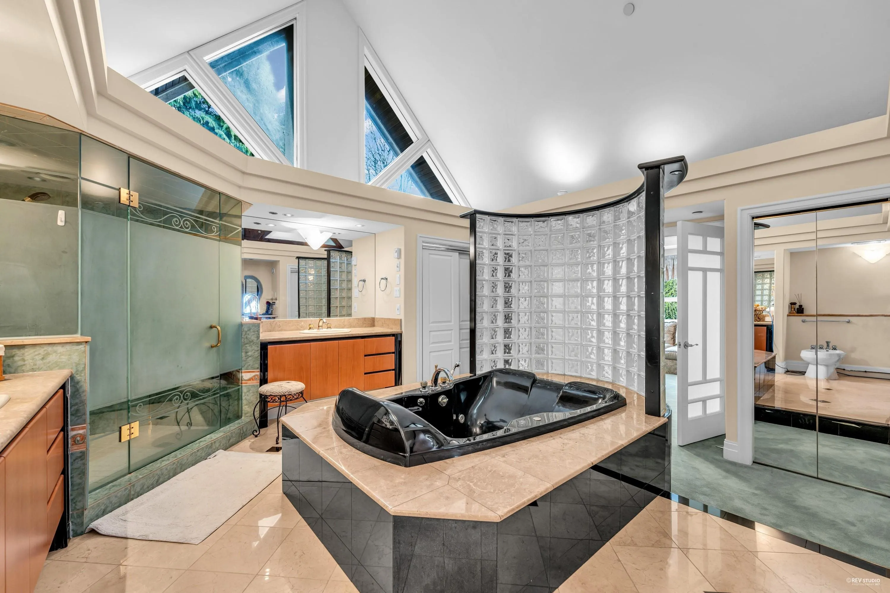 3489 Pine Crescent