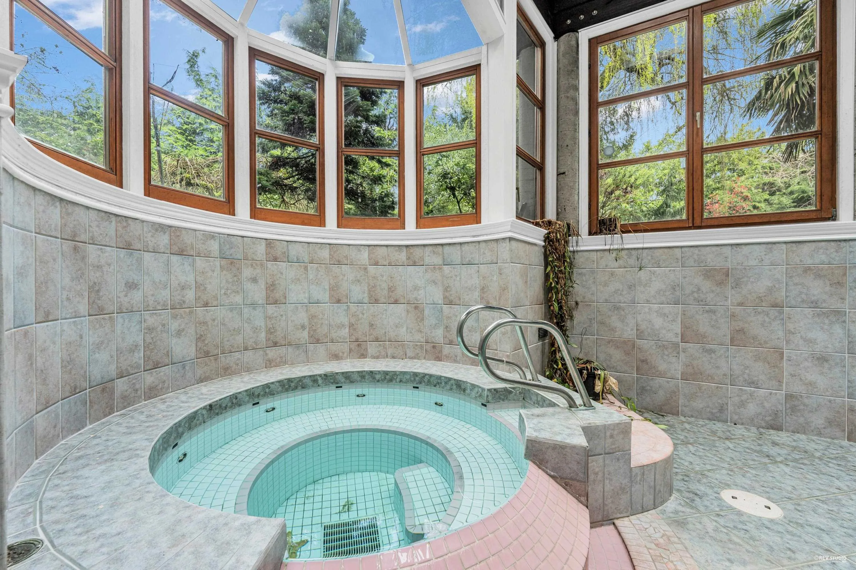 3489 Pine Crescent