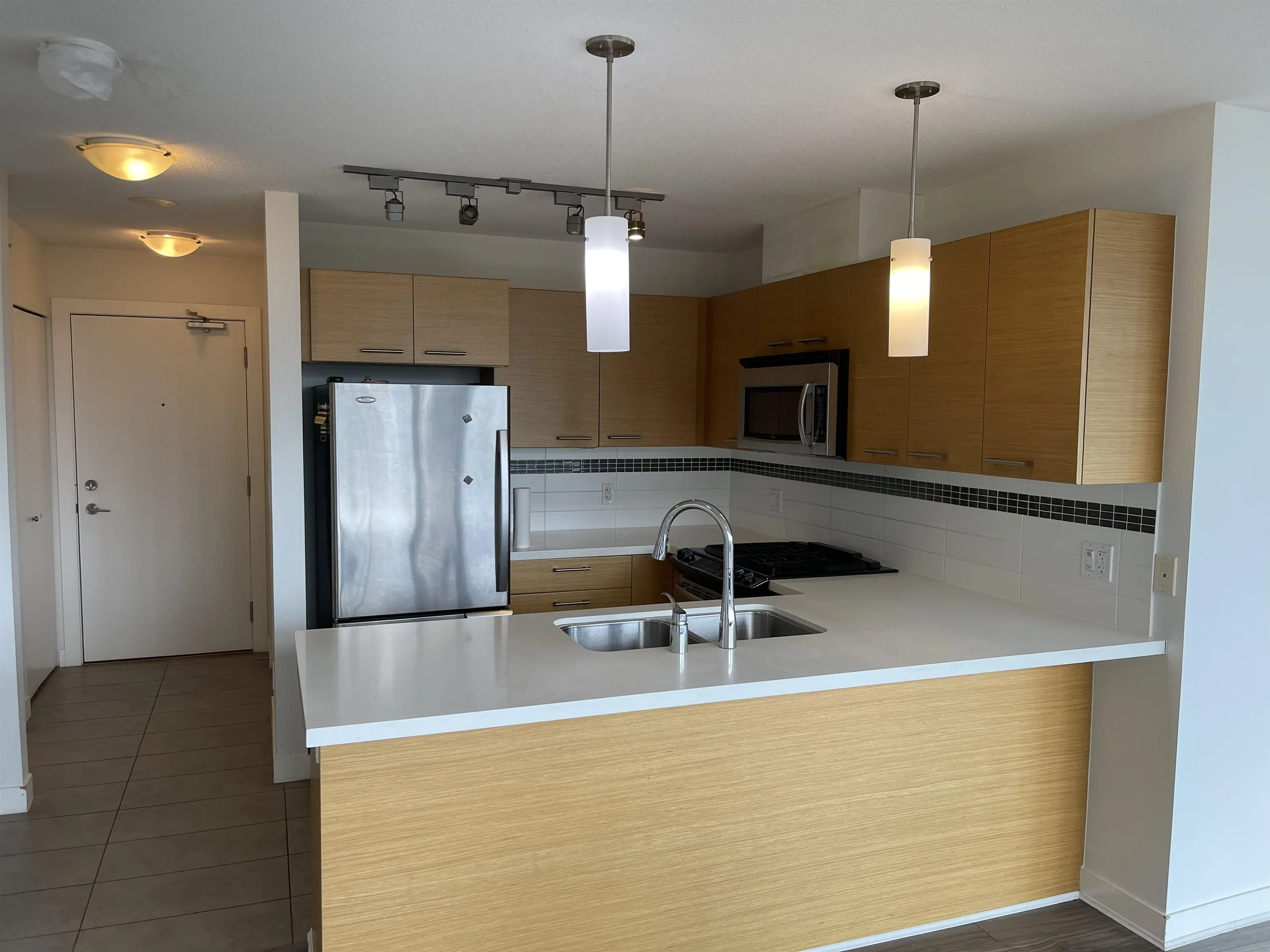 1607 7090 Edmonds Street