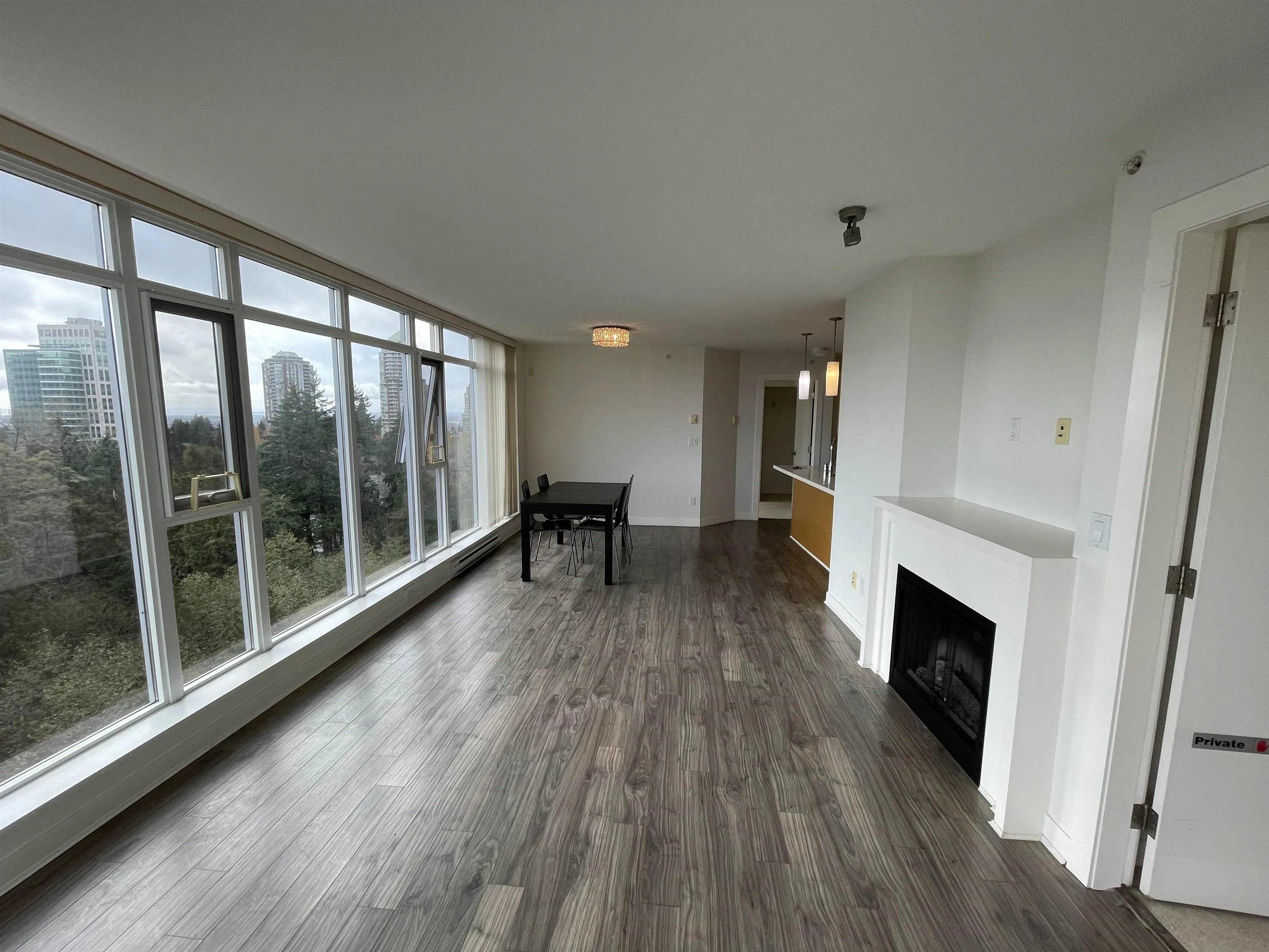 1607 7090 Edmonds Street