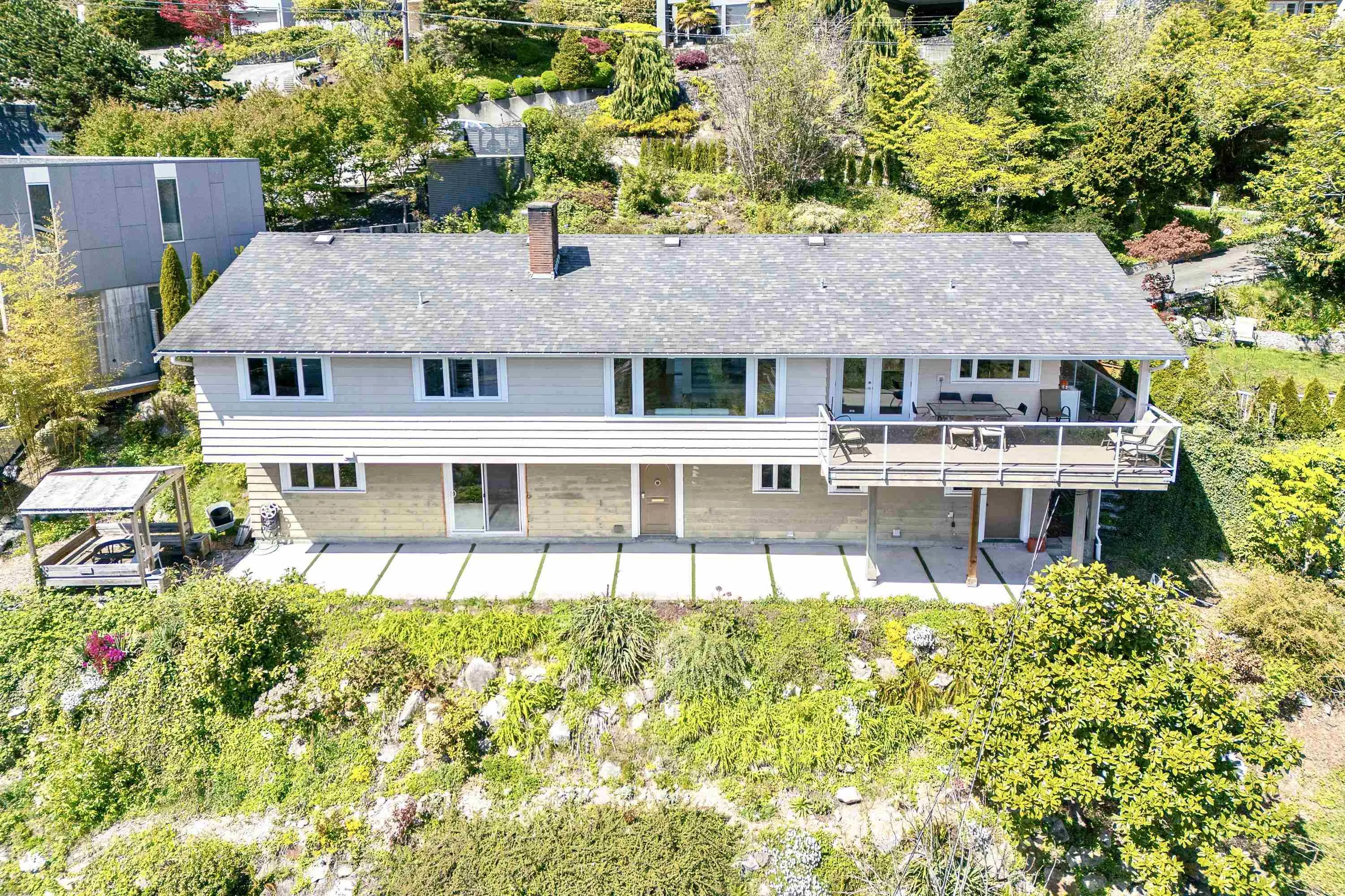 930 Esquimalt Avenue