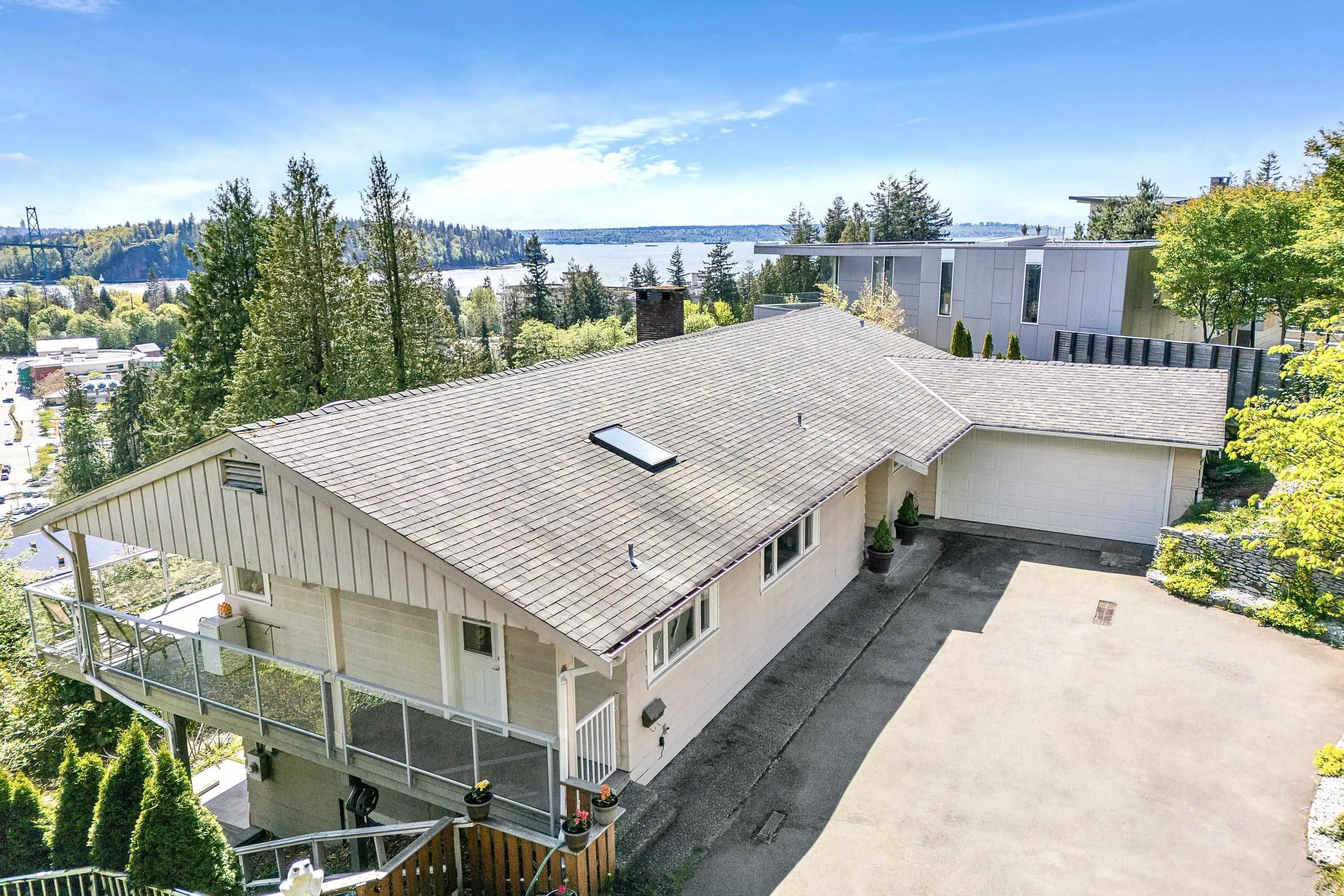930 Esquimalt Avenue