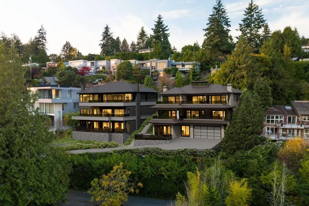 930 Esquimalt Avenue