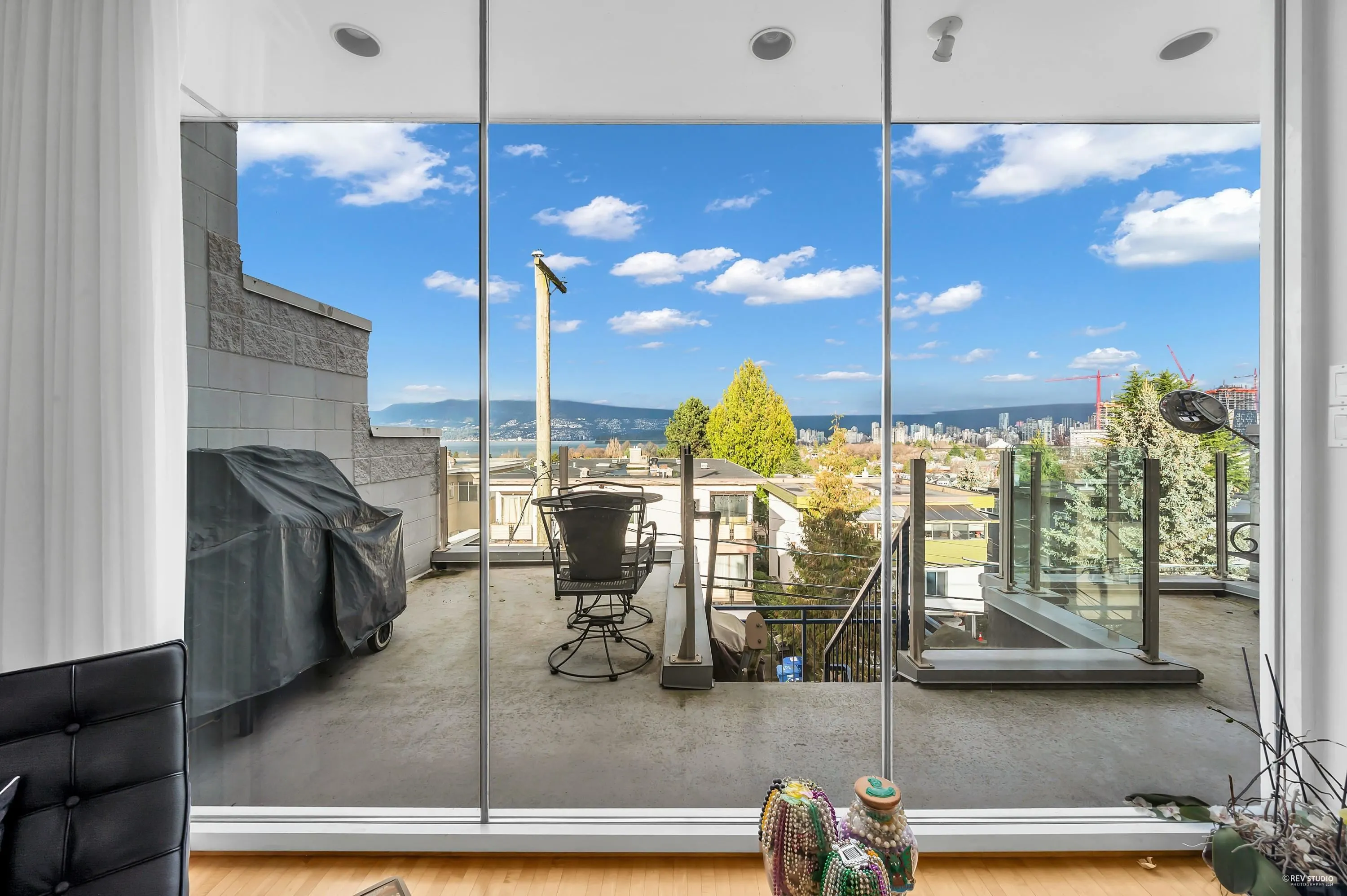 PH 2065 W 4th Avenue