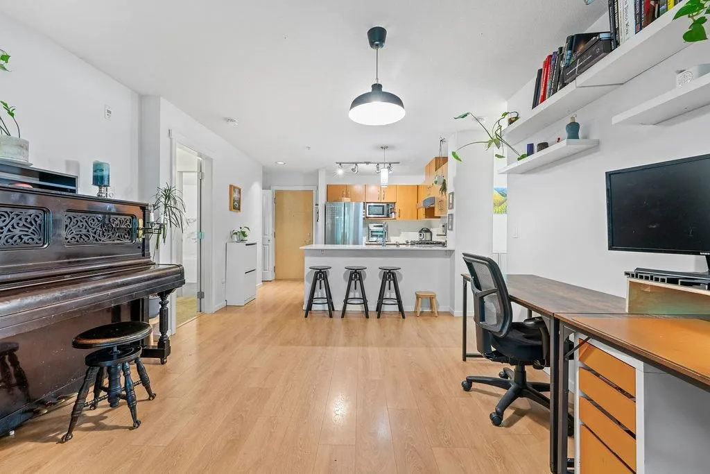 104 300 Klahanie Drive