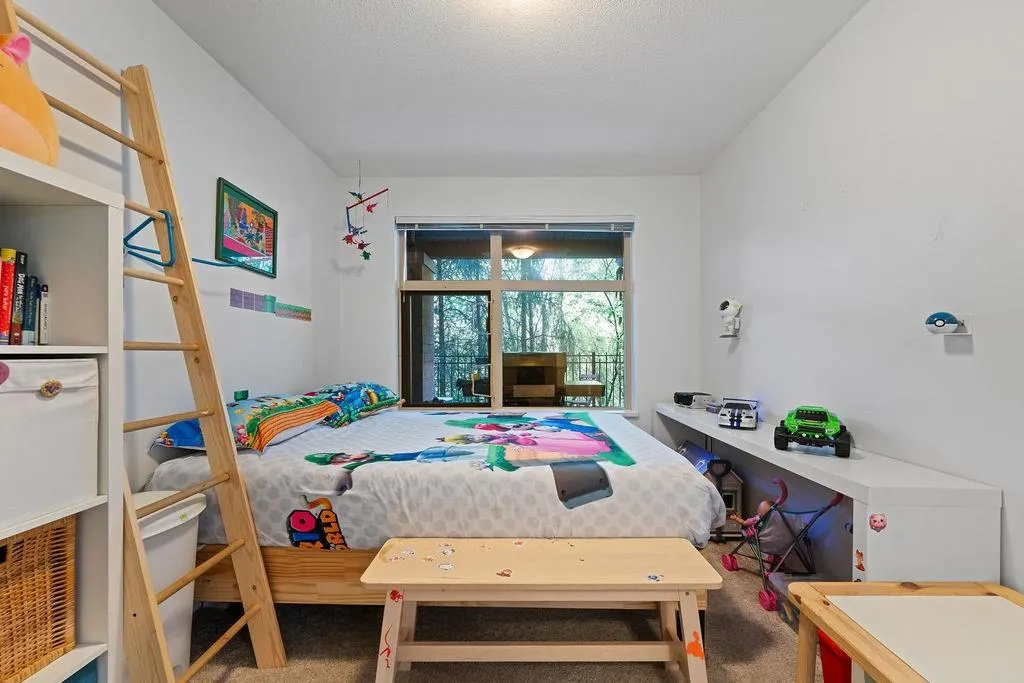 104 300 Klahanie Drive