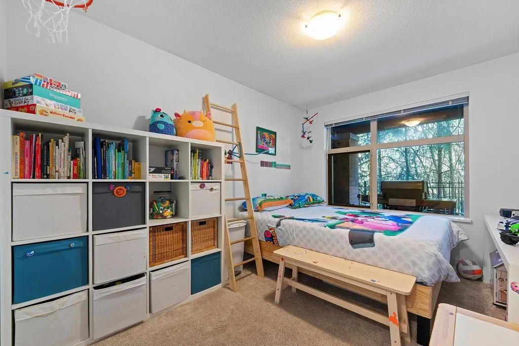 104 300 Klahanie Drive