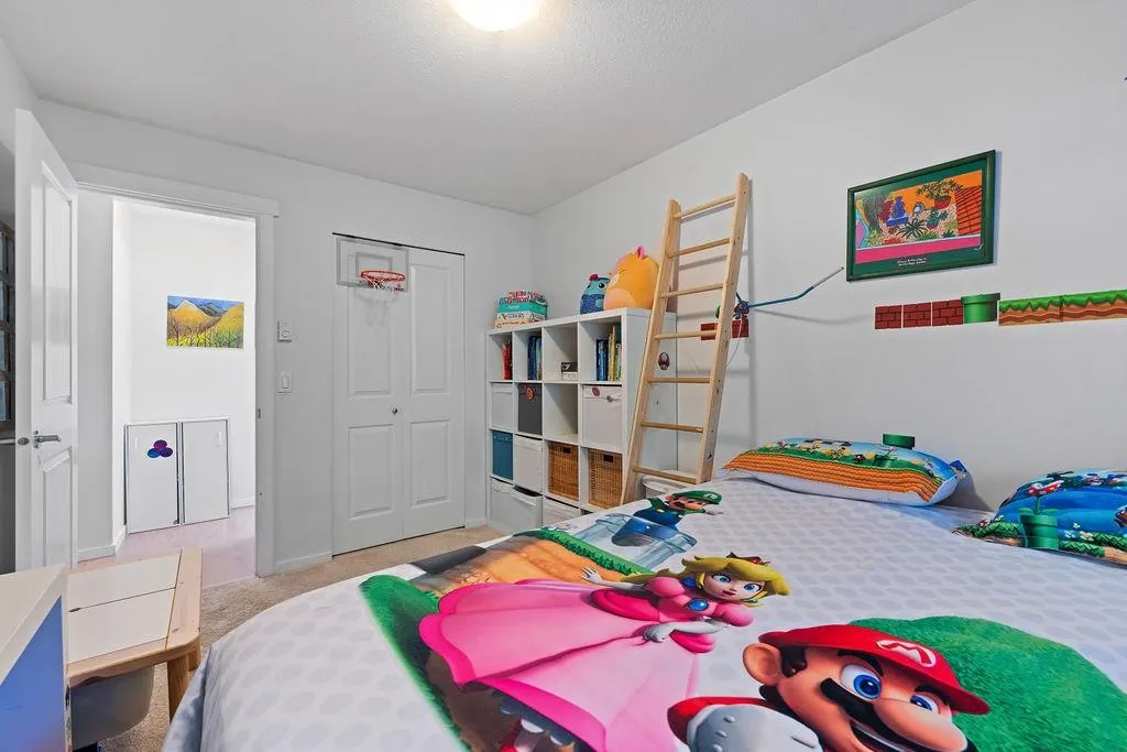 104 300 Klahanie Drive