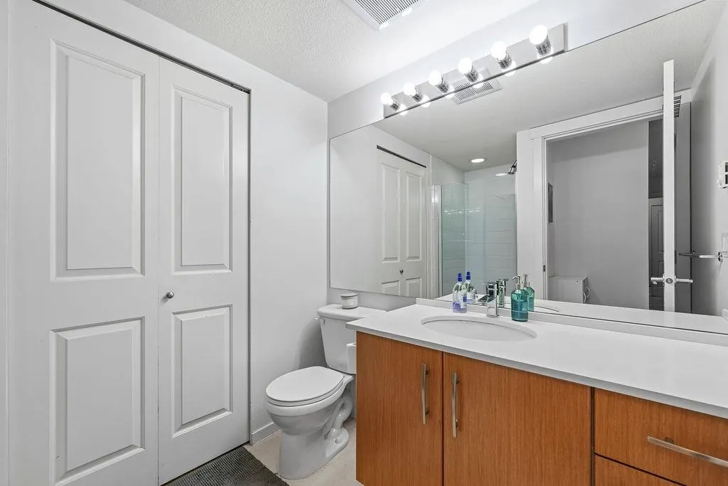 104 300 Klahanie Drive