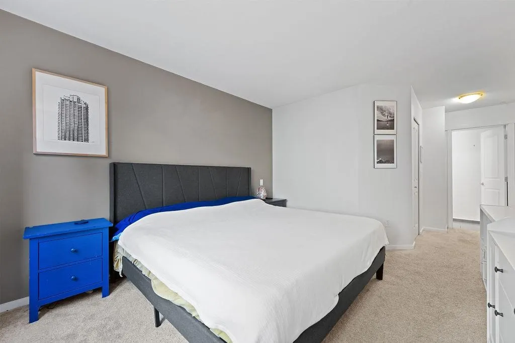 104 300 Klahanie Drive