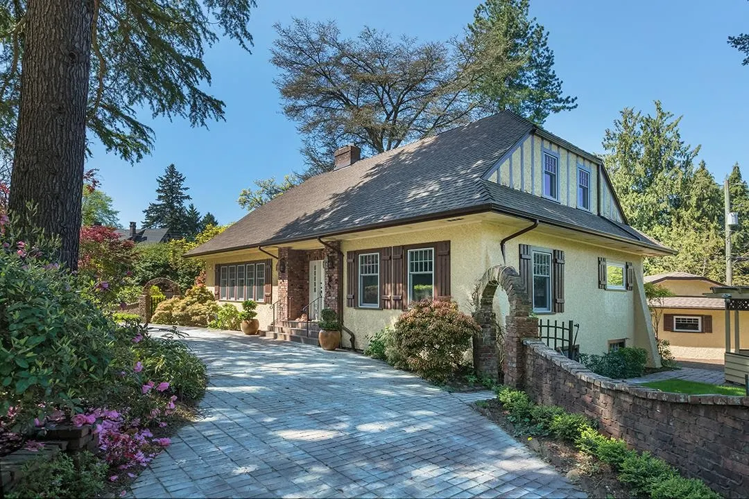 3439 Cedar Crescent