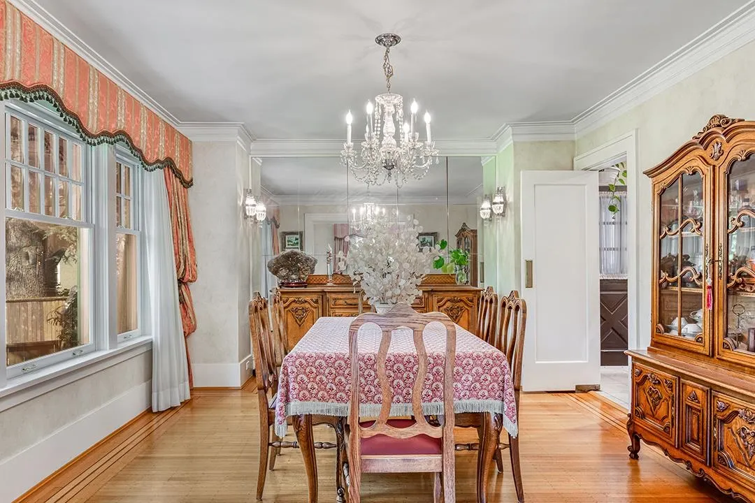 3439 Cedar Crescent