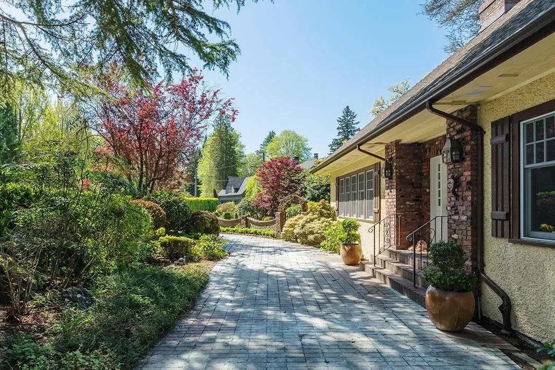 3439 Cedar Crescent