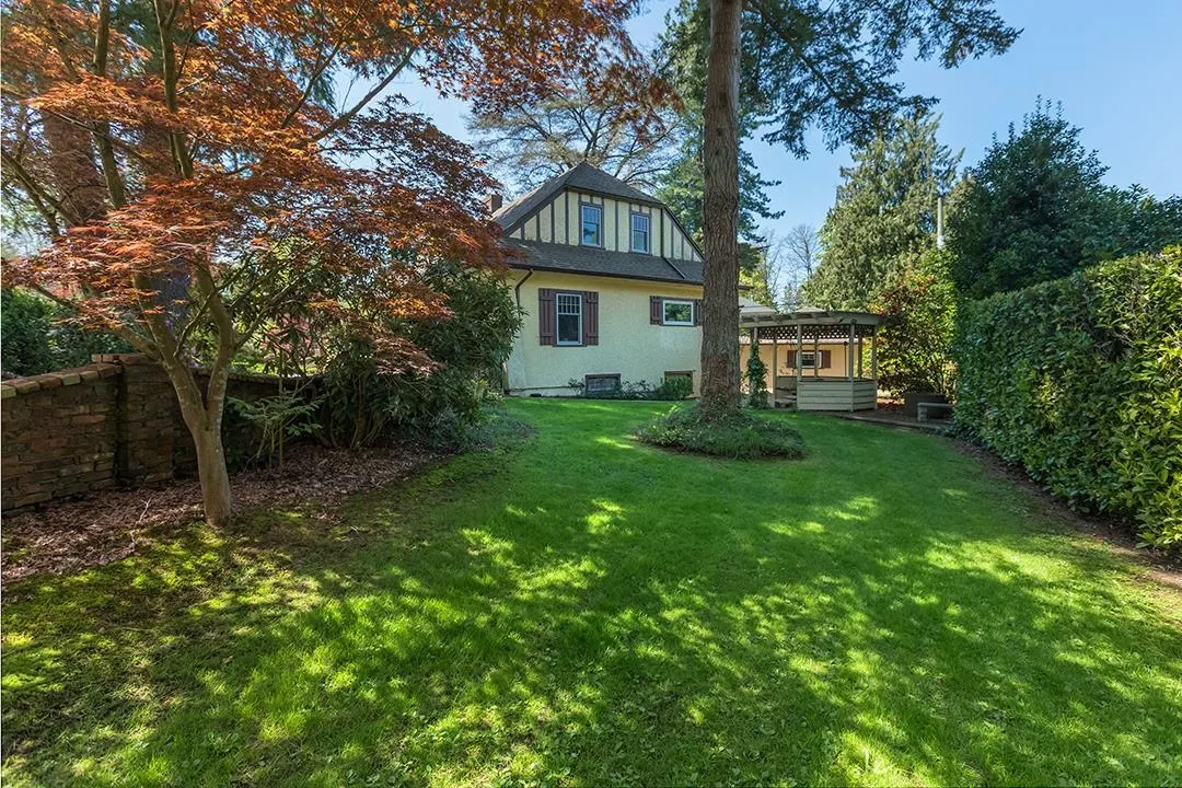3439 Cedar Crescent
