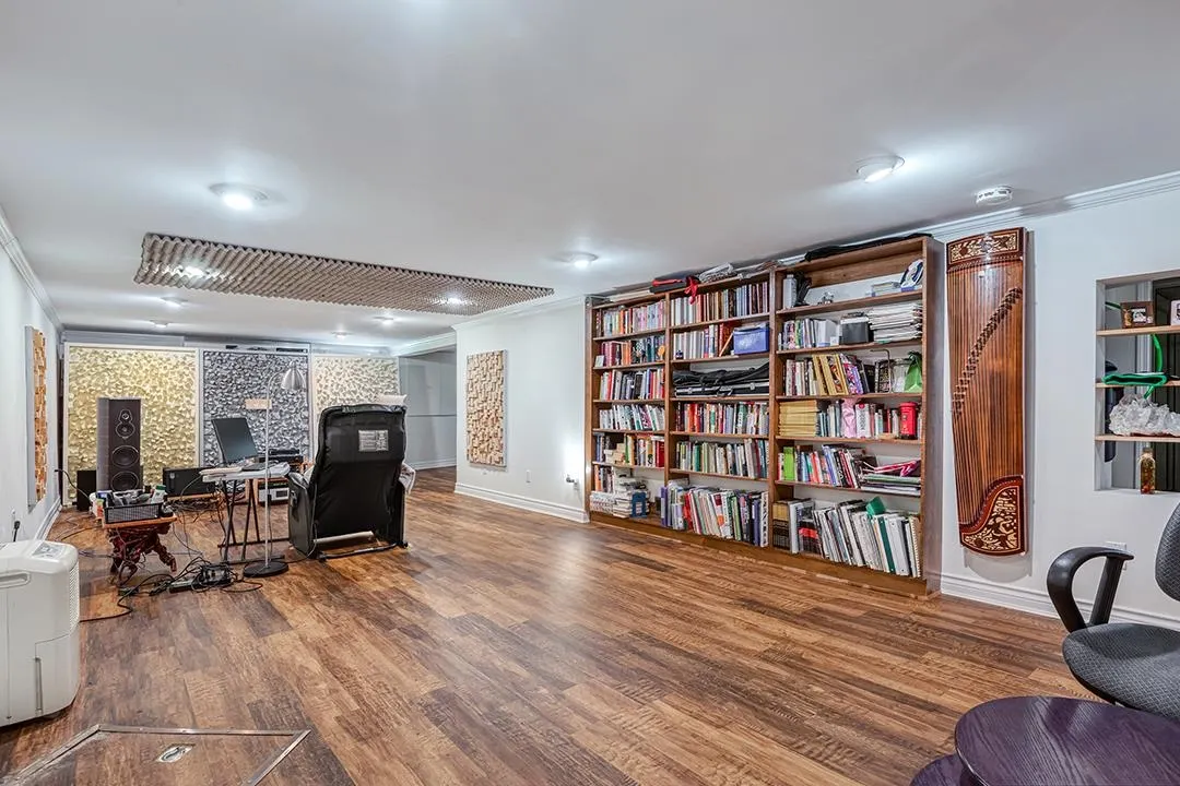 3439 Cedar Crescent
