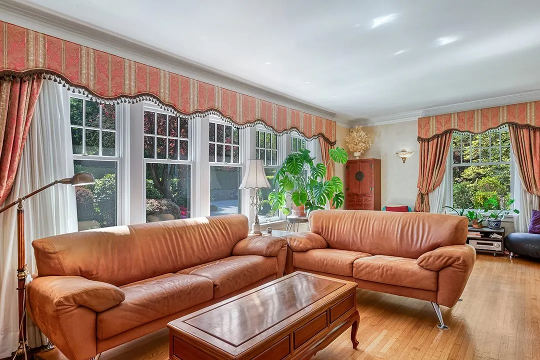 3439 Cedar Crescent