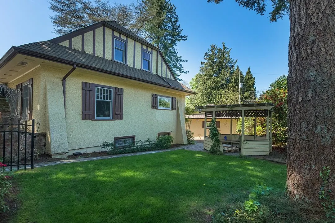 3439 Cedar Crescent