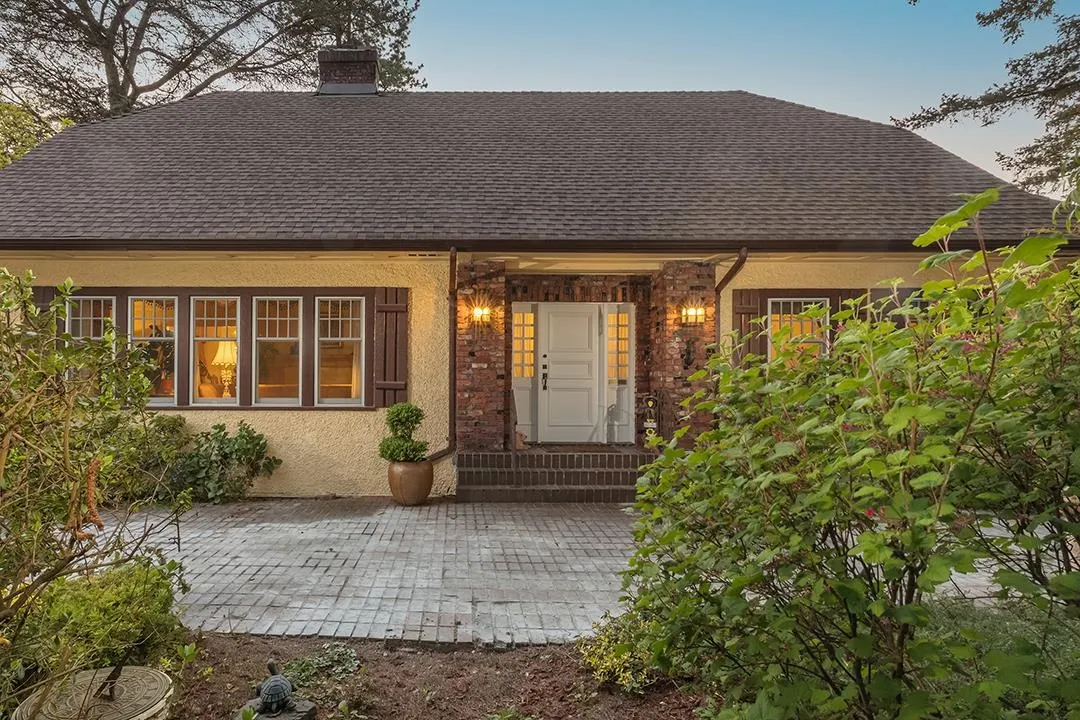 3439 Cedar Crescent